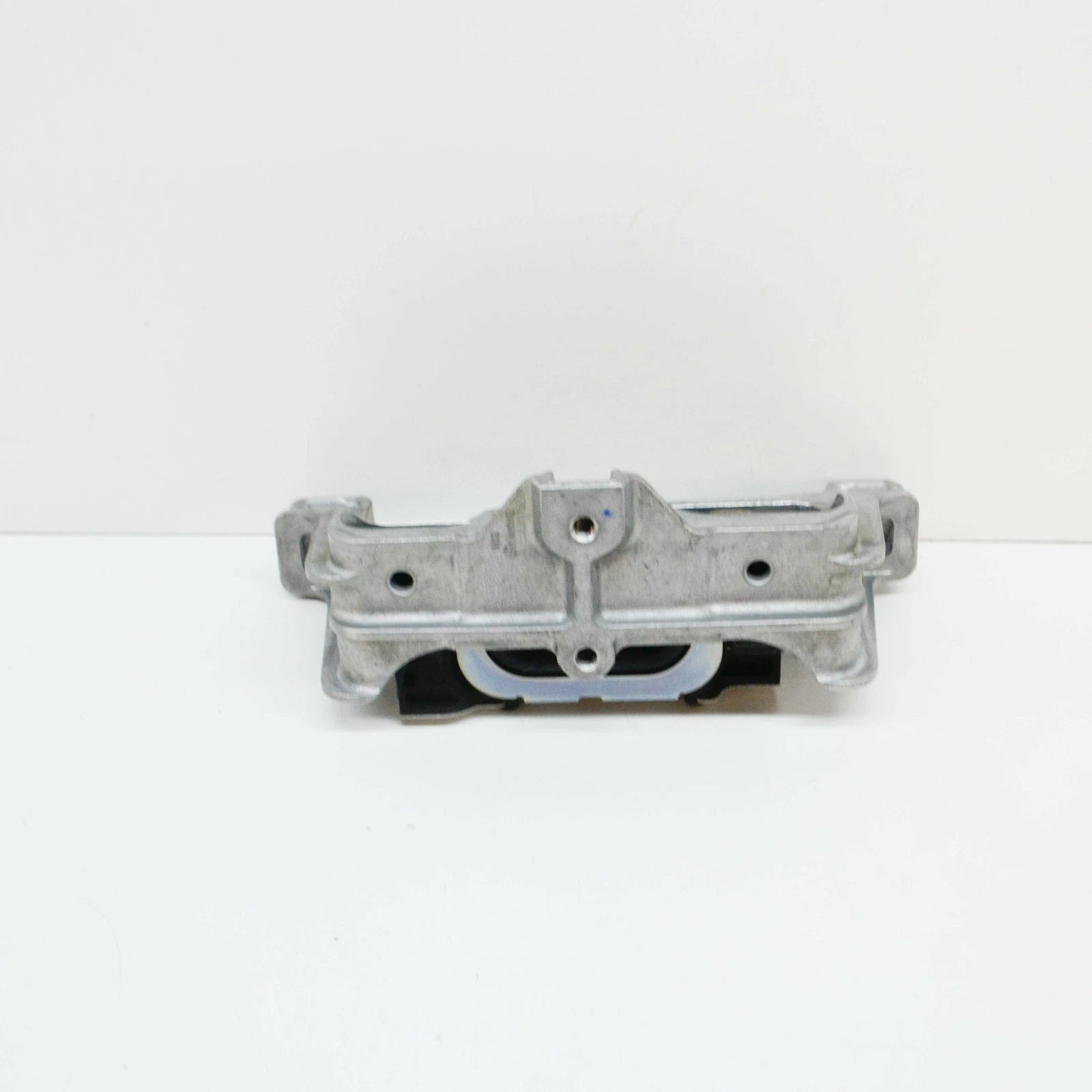 NEW MERCEDES-BENZ CLA COUPE C117 RIGHT SIDE ENGINE SUPPORT A2462402517 ORIGINAL
