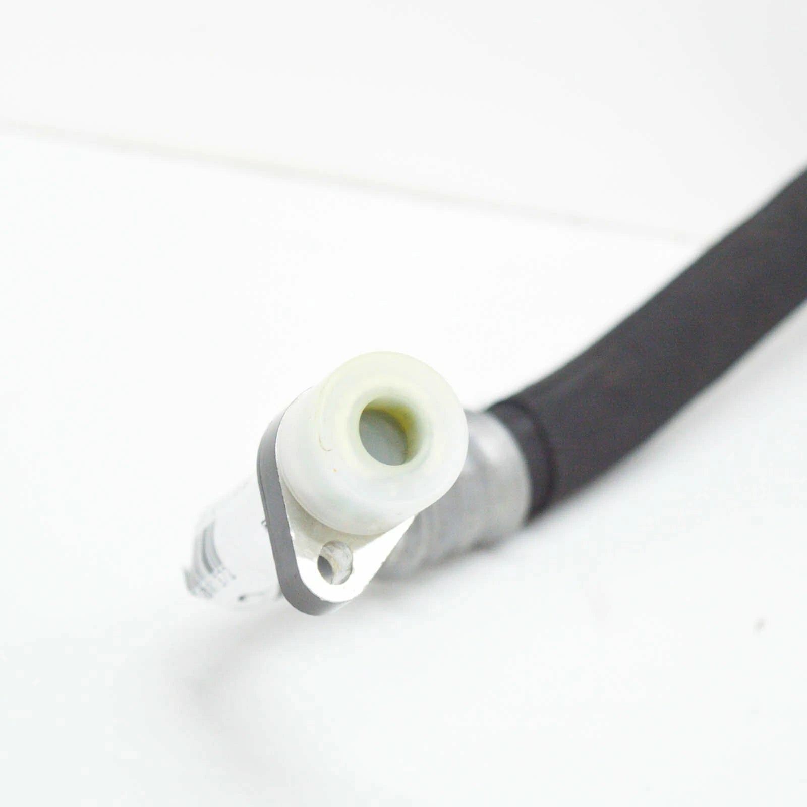 NEW MB E W212 AMG OIL COOLER LINE TO OIL FILTER HOUSING A2125001372