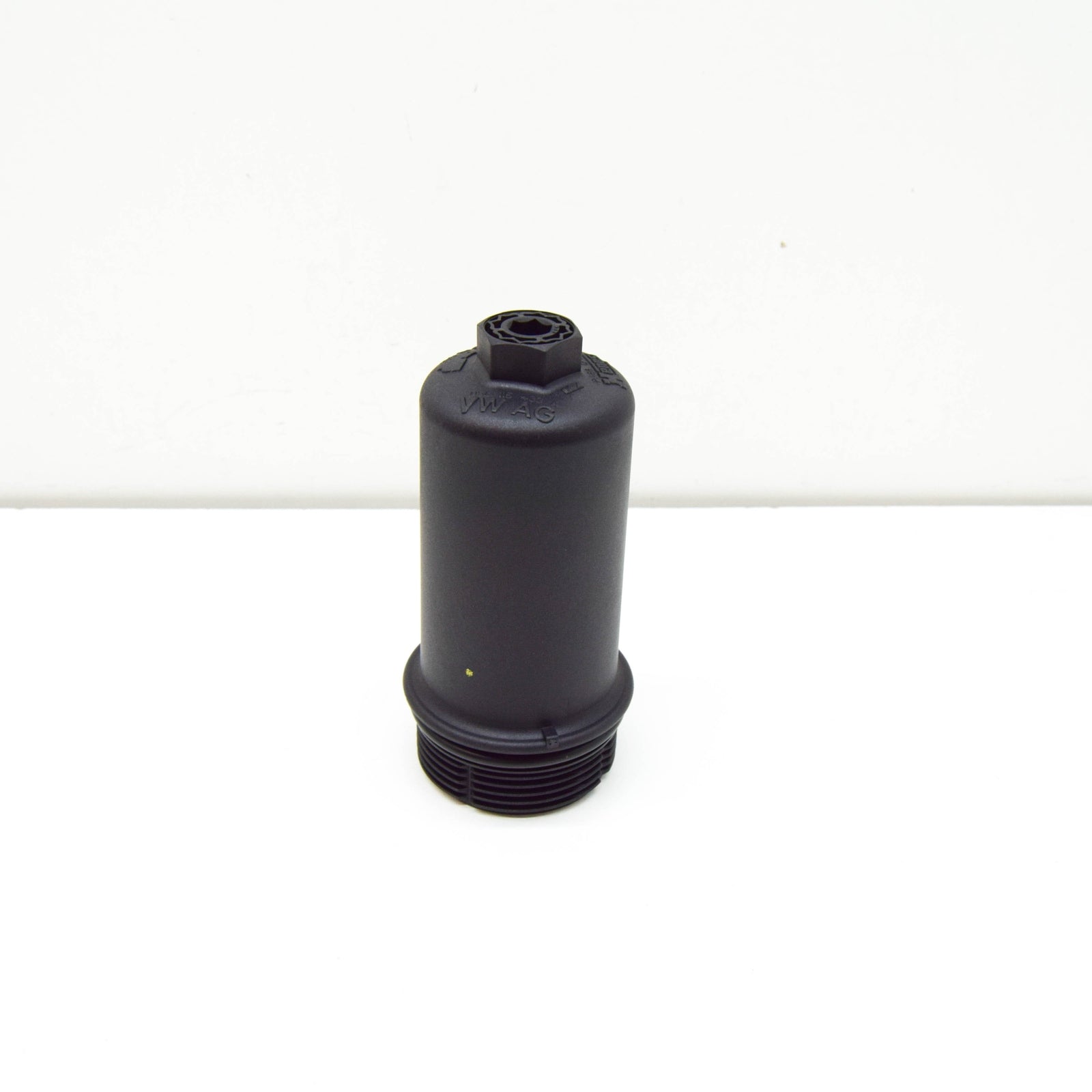 NEW SKODA SUPERB MK3 OIL FILTER COVER 05L115433A ORIGINAL