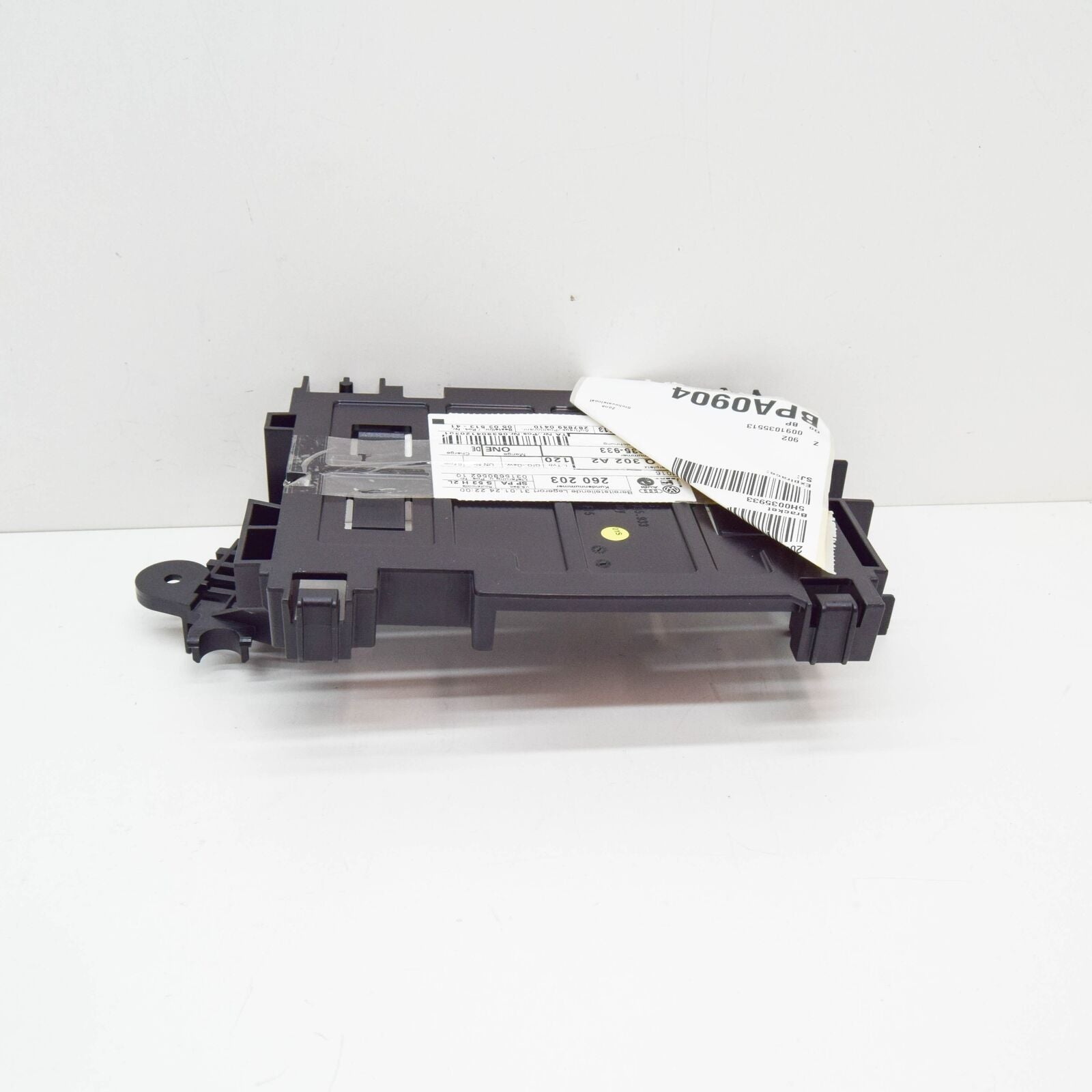 NEW VOLKSWAGEN GOLF MK8 CD1 SOUND AMPLIFIER BRACKET 5H0035933 ORIGINAL