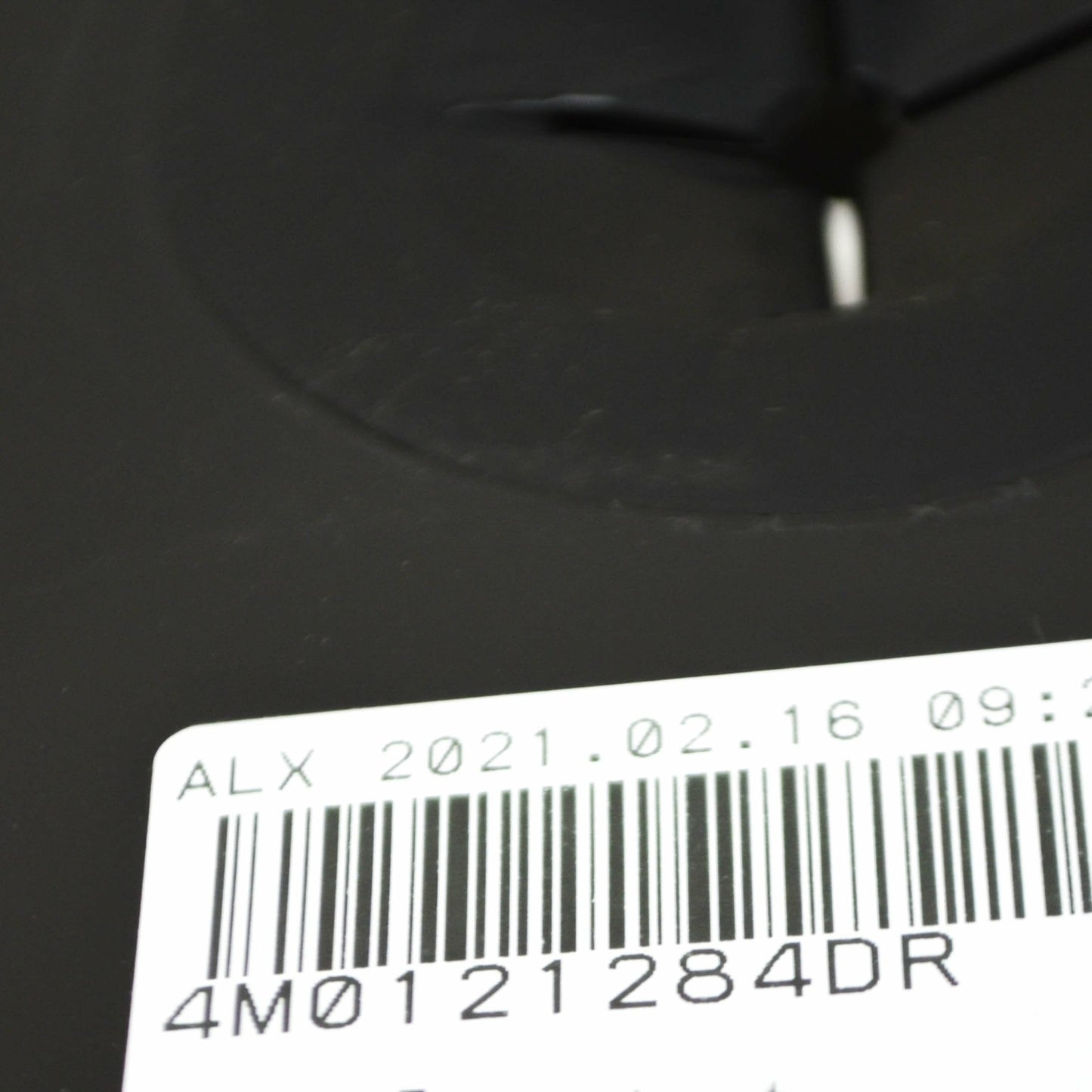 NEW AUDI Q7 4M RIGHT RADIATOR SUPPORT SHUTTER BAFFLE DUCT 4M0121284DR ORIGINAL