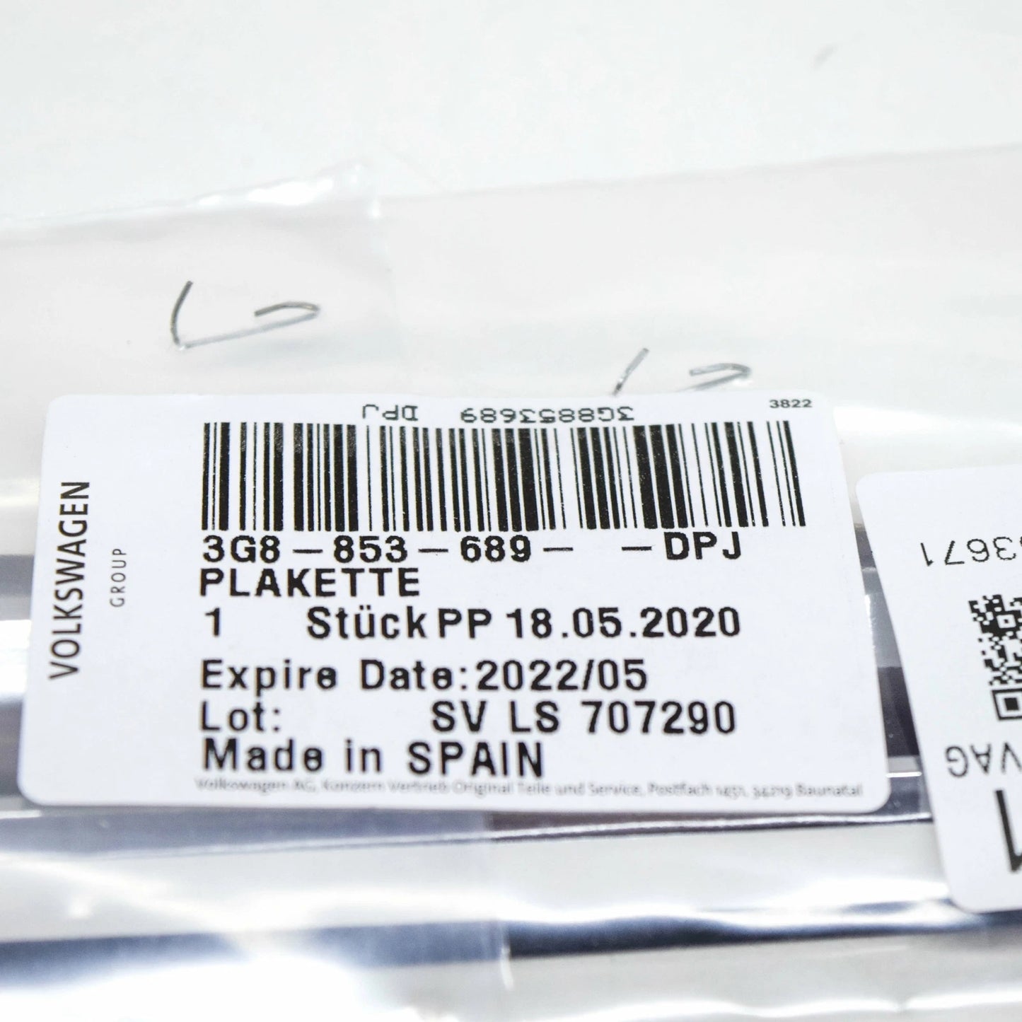 NEW VOLKSWAGEN ARTEON FRONT LEFT WING EMBLEM BADGE 3G8853689DPJ