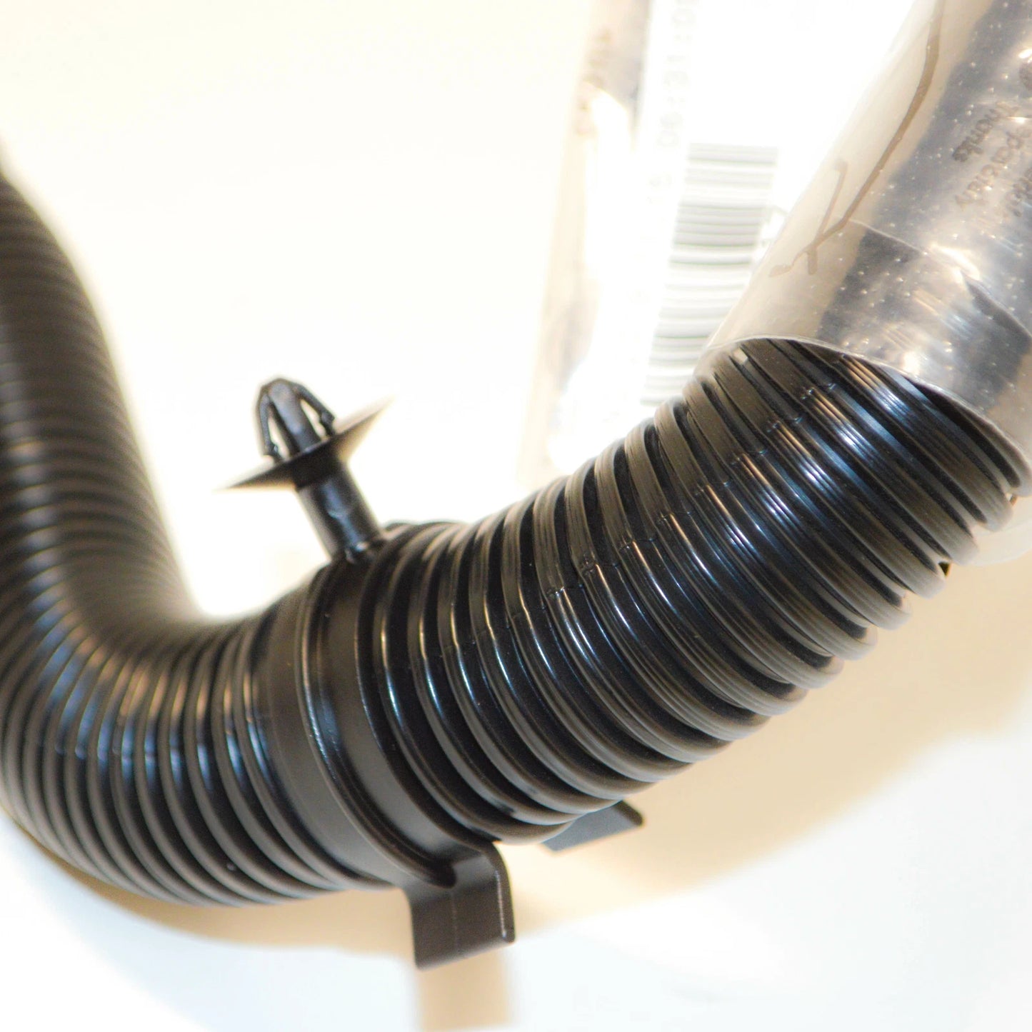 NEW AUDI Q5 8R SECONDARY AIR CONNECTING PIPE HOSE 8R0133817