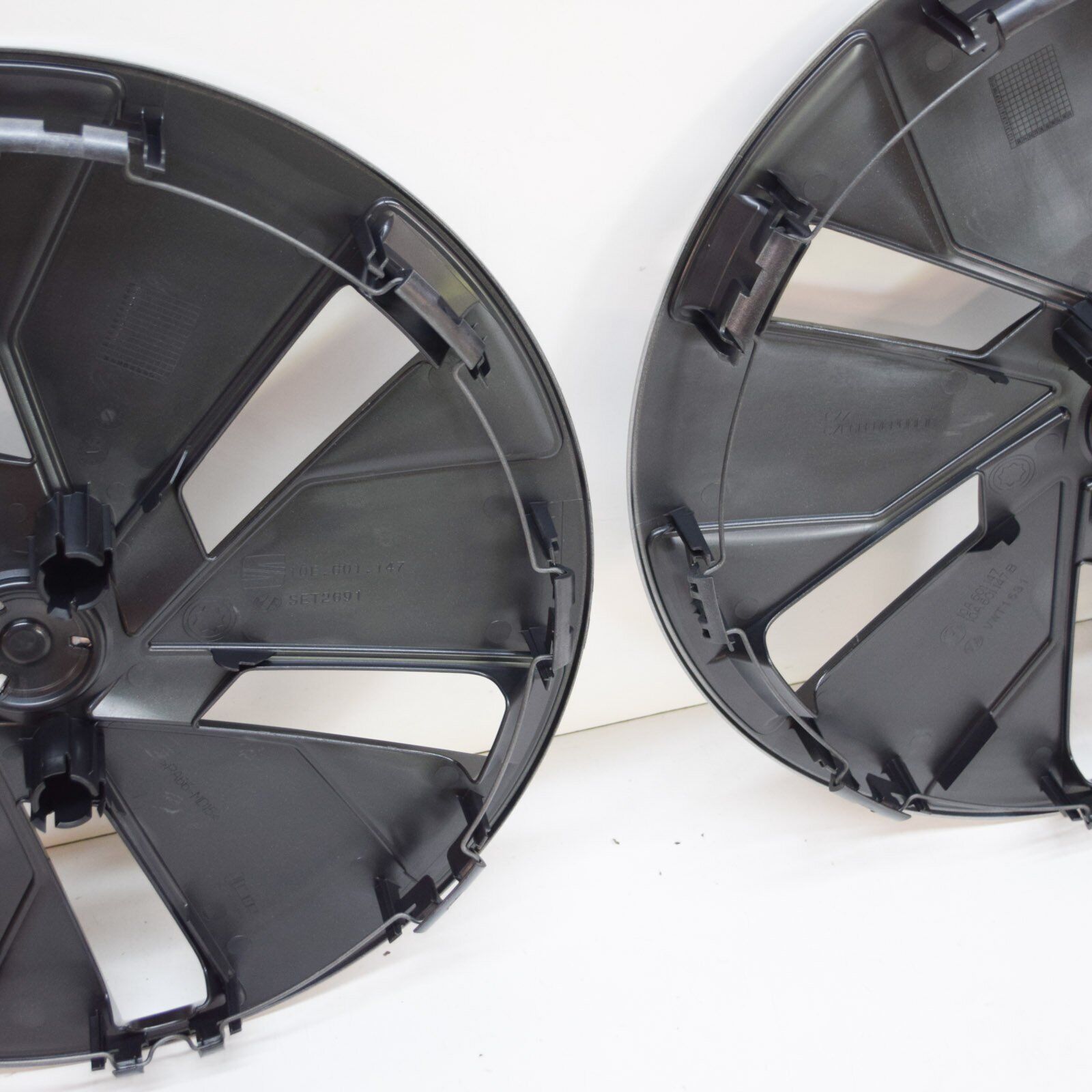 Genuine Volkswagen Id.3 E11 Wheel Trim Ring Cover Set 4Pcs 10A601147Bwzg Original