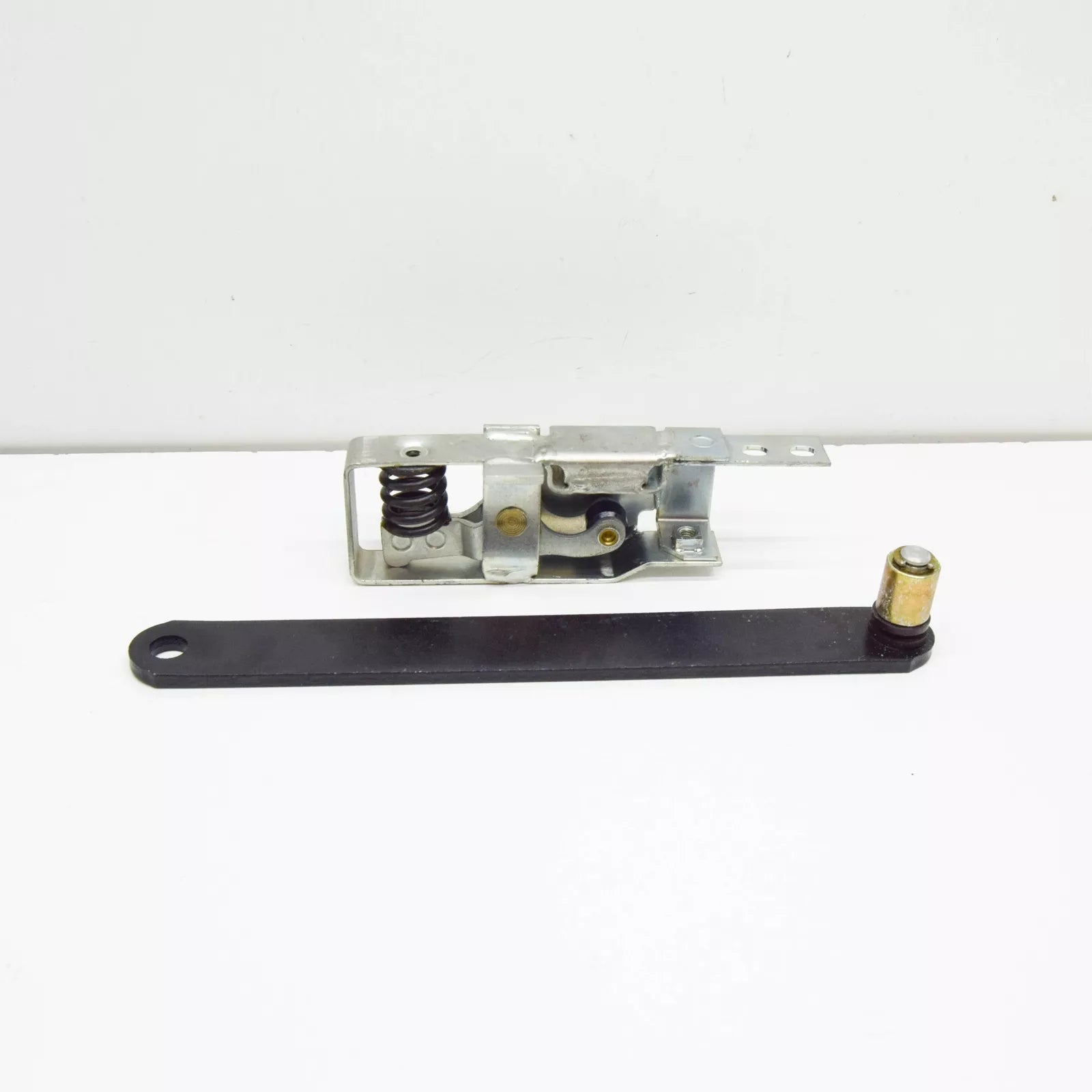 NEW MERCEDES-BENZ G W460 DOOR CATCH A4607600188 ORIGINAL