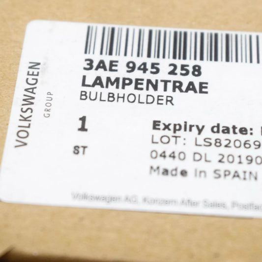 NEW VOLKSWAGEN PASSAT B7 REAR RIGHT TAILLIGHT BULB CARRIER 3AE945258