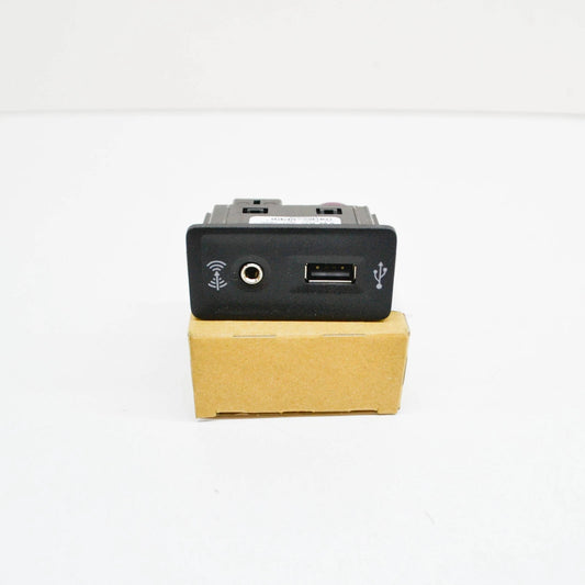 NEW VOLKSWAGEN BEETLE A5 USB AND AUX-IN CONNECTION 5G0035222F