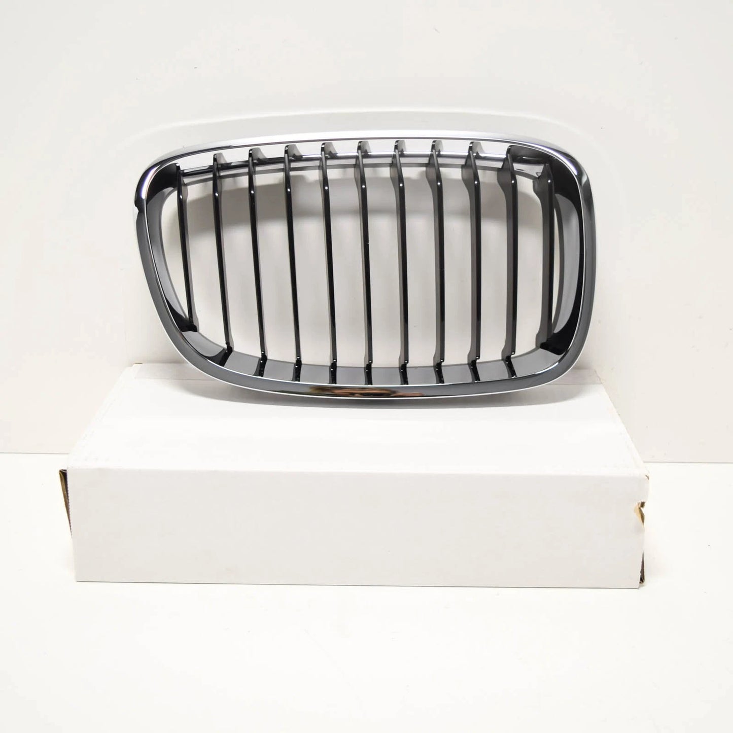 NEW BMW 1 F20 FRONT RADIATOR RIGHT GRILLE BASIS 51137239022 7239022 2014