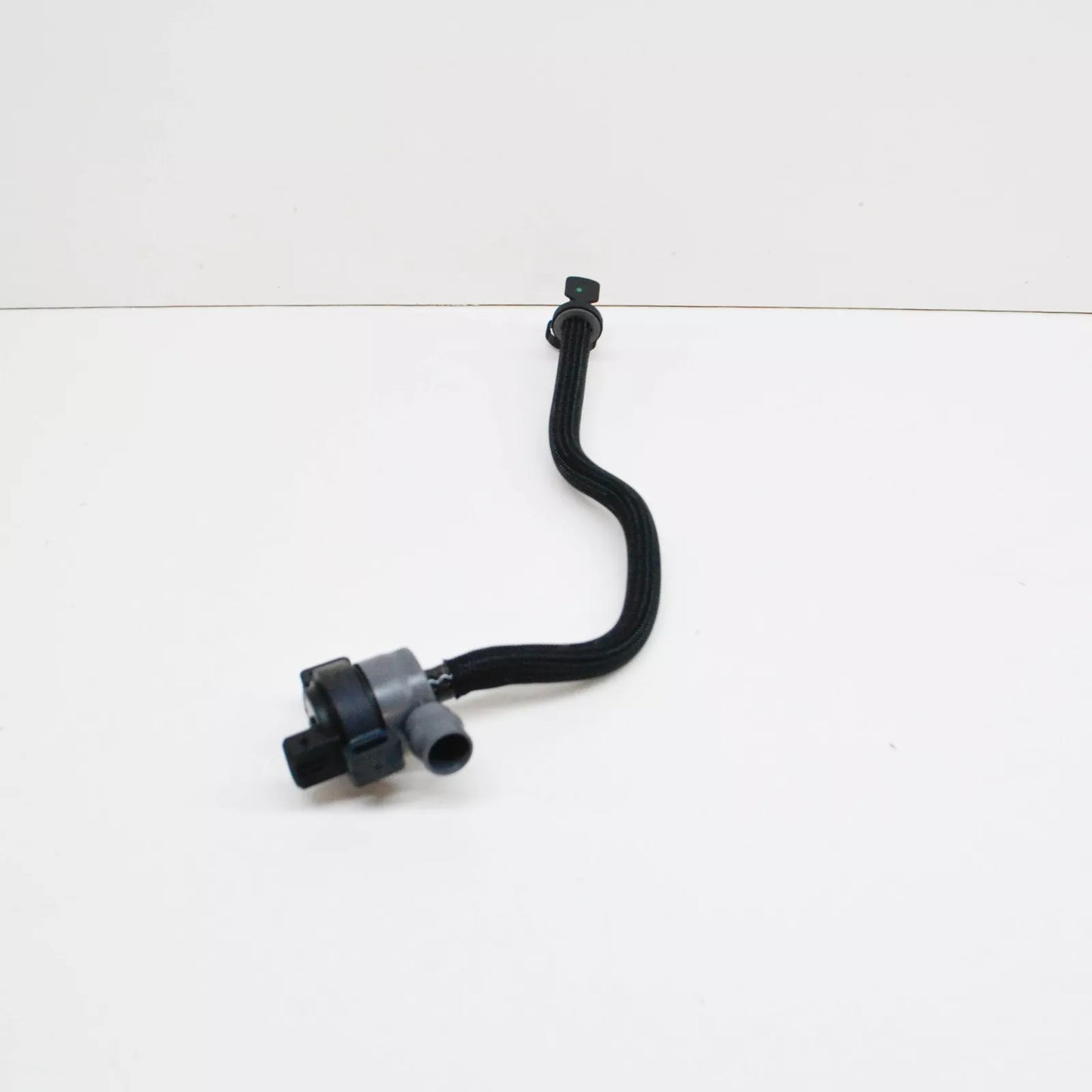 NEW BMW 8 F92 FUEL TANK VENTILATION VALVE W/PIPE 13907852338 7852338 ORIGINAL