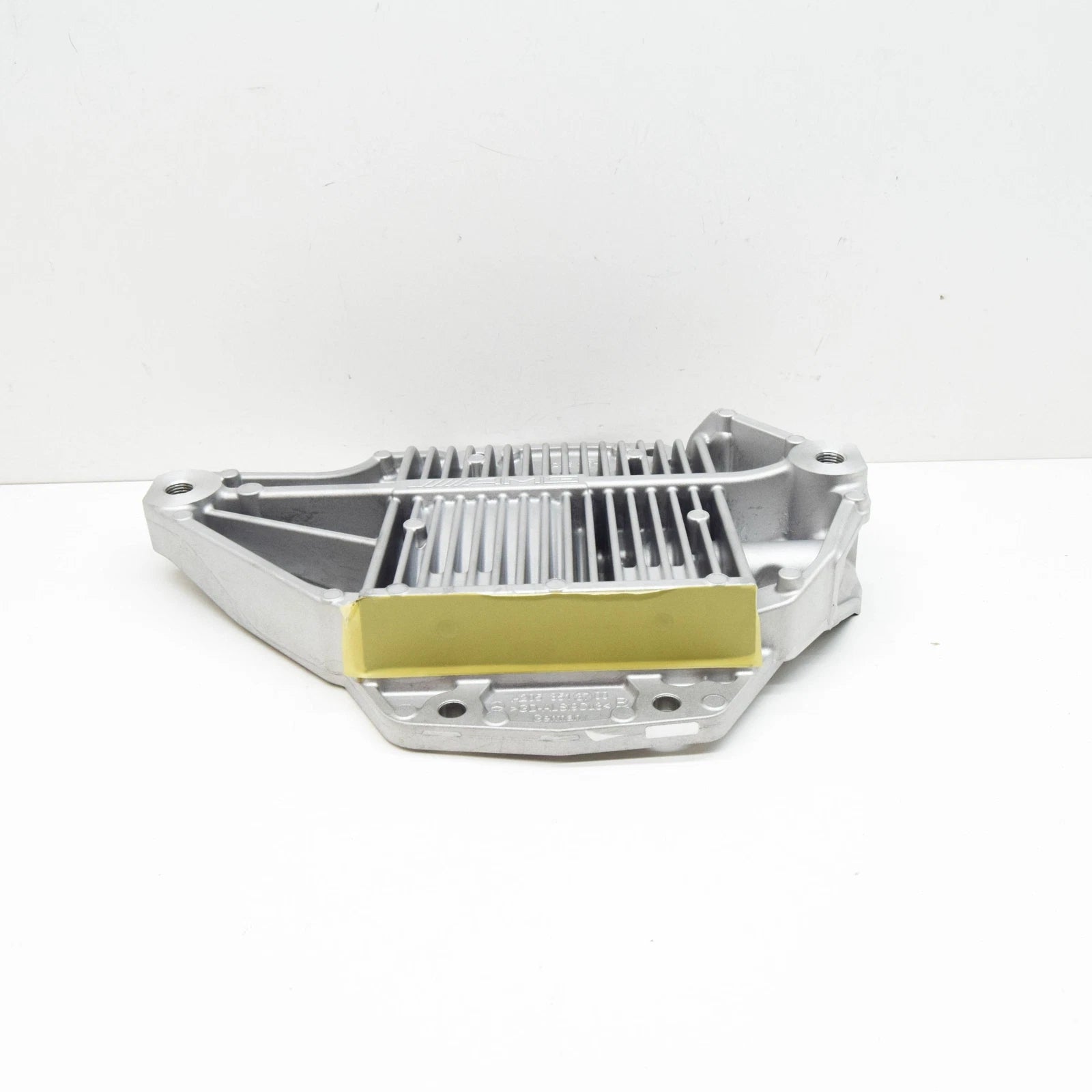 NEW MERCEDES-BENZ C W205 REAR AXLE HOUSING END COVER A2053513700 ORIGINAL