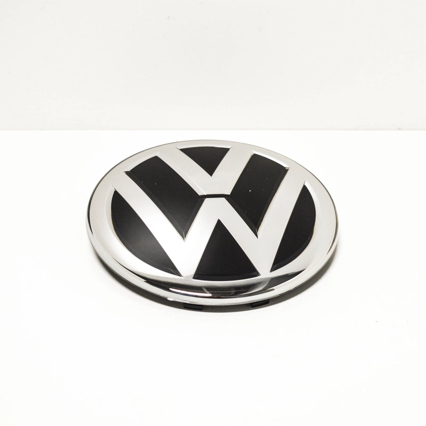 NEW VW TIGUAN MK2 FRONT BUMPER RADIATOR GRILLE EMBLEM BADGE 5NA853601JZA OEM