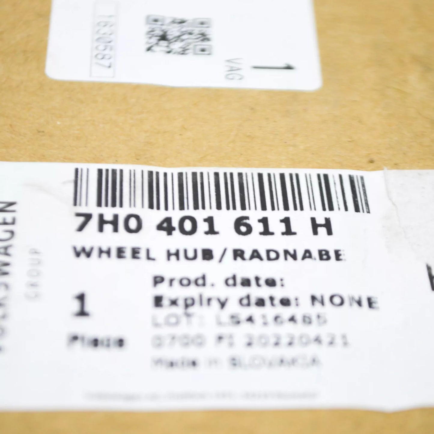 NEW VW TRANSPORTER T5 REAR WHEEL HUB WITH BEARING 7H0401611H ORIGINAL