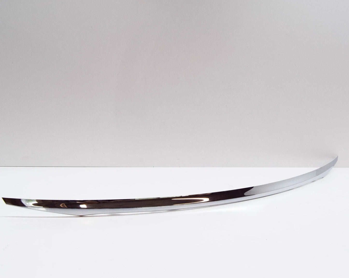 NEW MERCEDES-BENZ E W213 TRUNK LID TRIM STRIP A2137570000 ORIGINAL