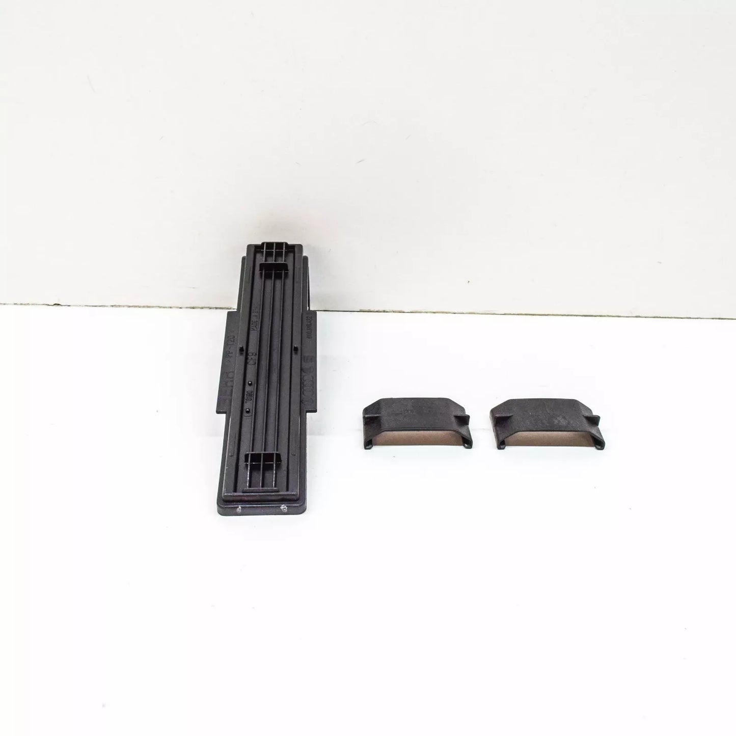 NEW AUDI A1 8X DUST AND POLLEN FILTER COVER 6Q0819422A