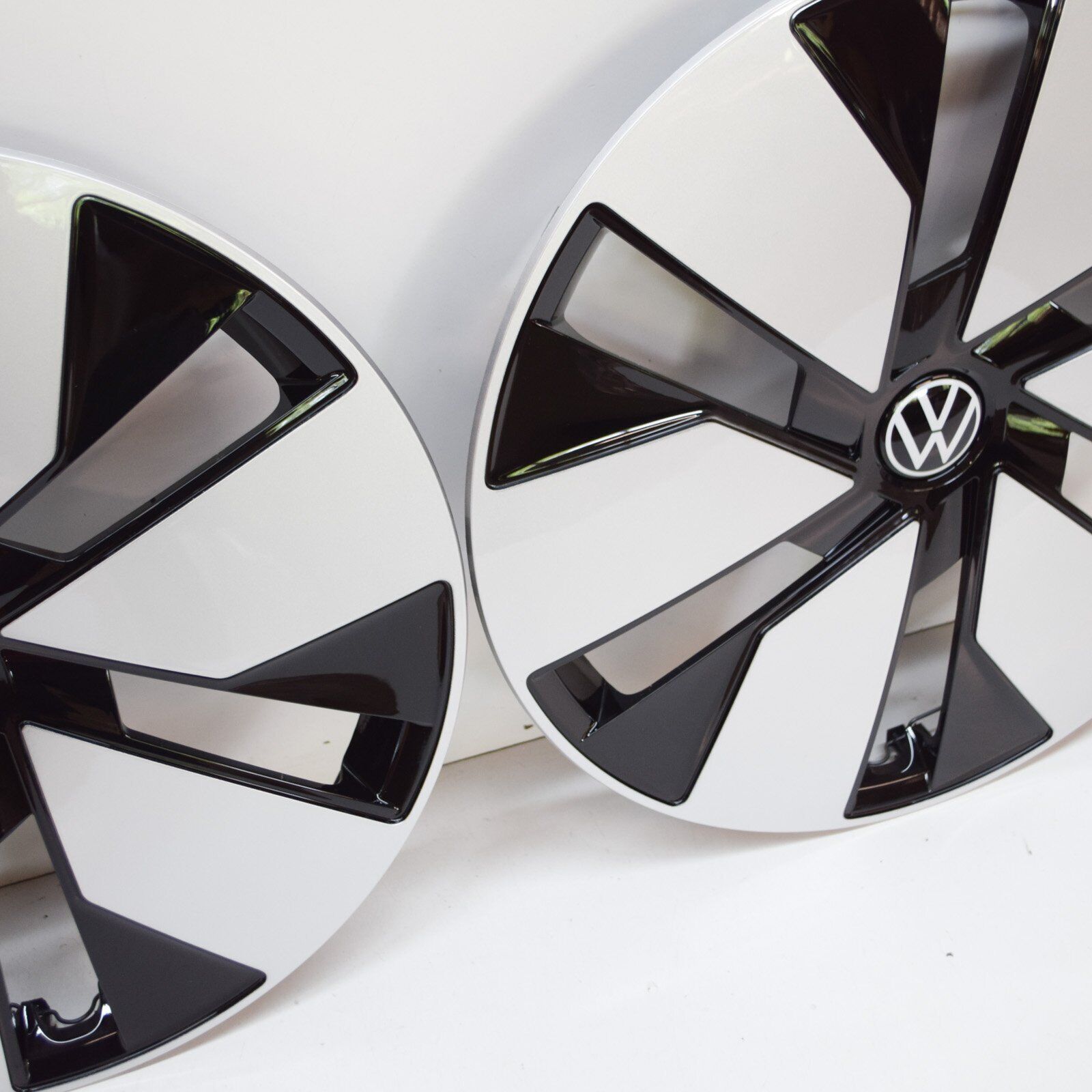 Genuine Volkswagen Id.3 E11 Wheel Trim Ring Cover Set 4Pcs 10A601147Bwzg Original