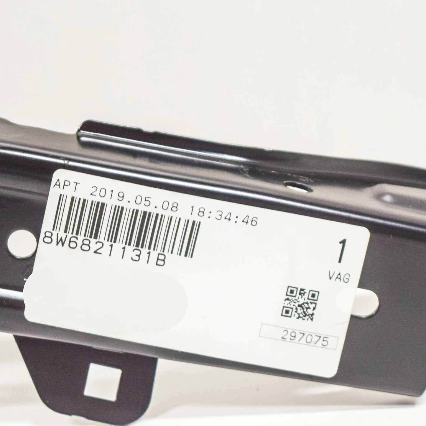 NEW AUDI A5 8W6 FRONT LEFT FENDER WING BRACKET 8W6821131B