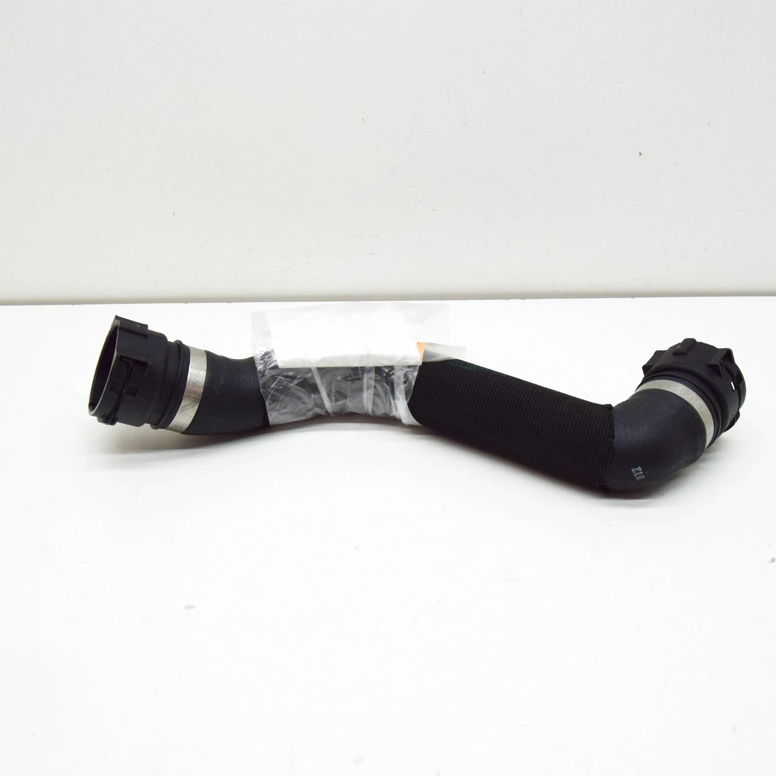 NEW BMW M5 E60 COOLANT SYSTEM SUPPLY HOSE 11537836569 ORIGINAL