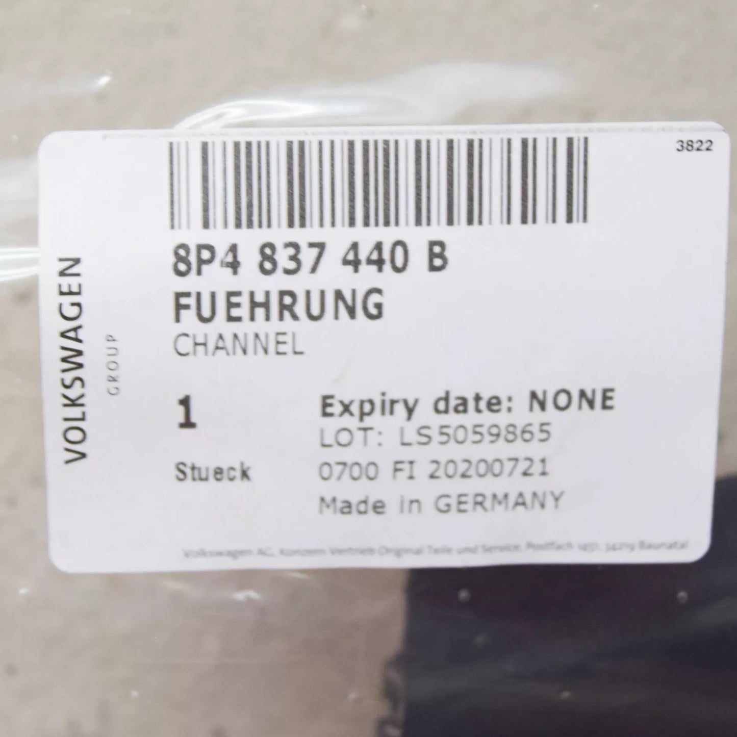 NEW AUDI A3 8P FRONT RIGHT WINDOW GLASS SEAL 8P4837440B ORIGINAL