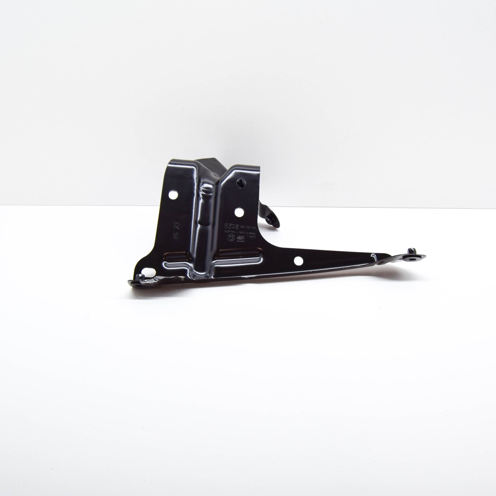 NEW SEAT ATECA KH7 FRONT RIGHT FENDER HOLDER 575821168B ORIGINAL