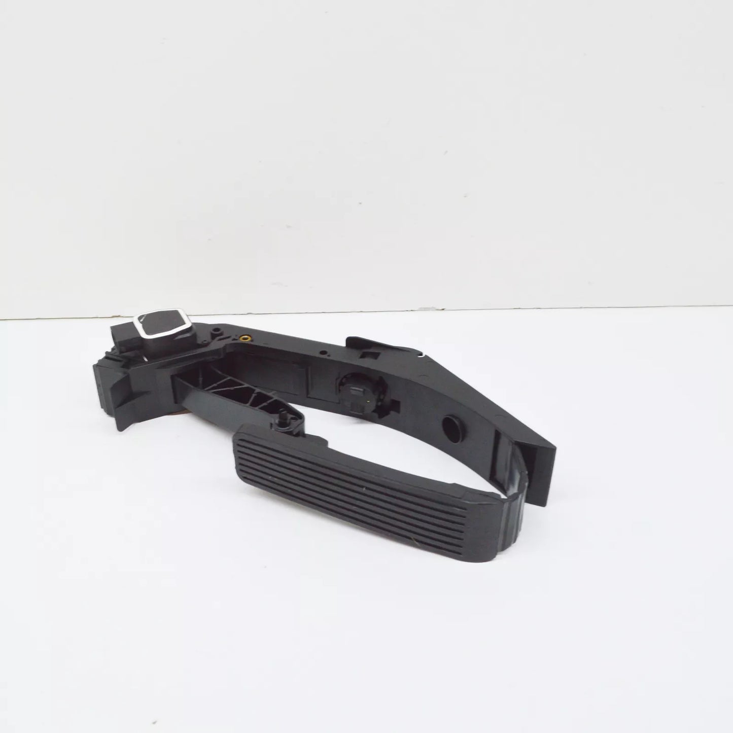 NEW MERCEDES-BENZ S-CLASS W220 ACCELERATOR PEDAL A2203000004