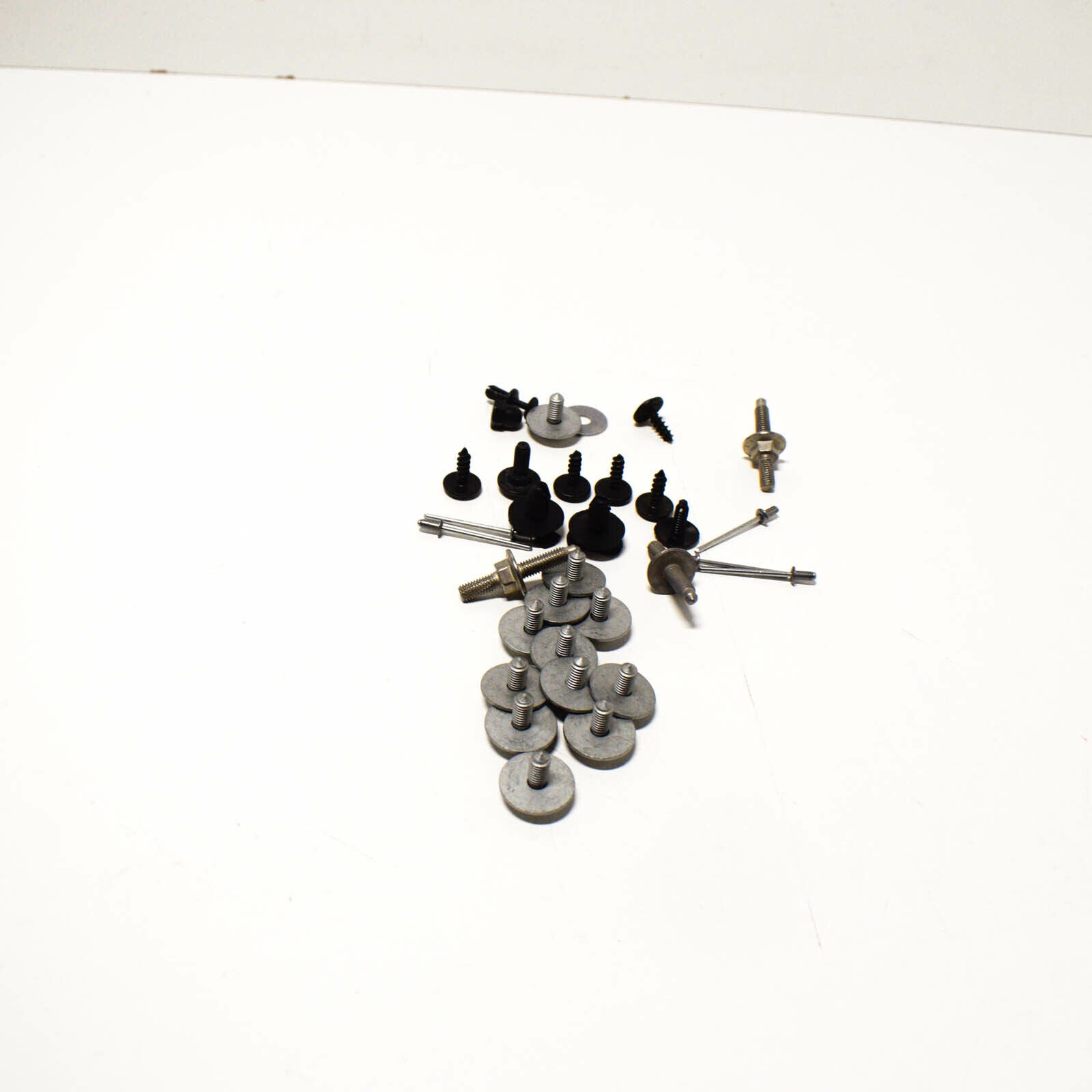 NEW AUDI A5 8W6 FRONT FENDER HARDWARE KIT 8W6098625 ORIGINAL