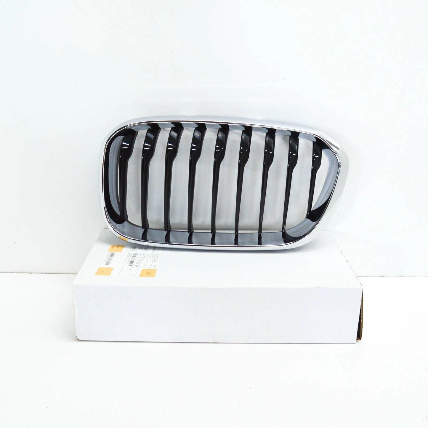 NEW BMW 1 F20 FRONT BUMPER LEFT UPPER GRILLE 51137371685 7371685 2015