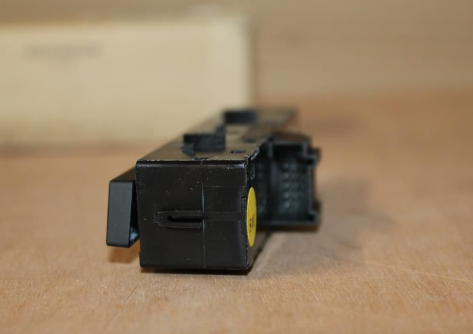 NEW VW TOUAREG CR RIGHT SEAT ADJUSTMENT MEMORY SWITCH 760959770WHS ORIGINAL