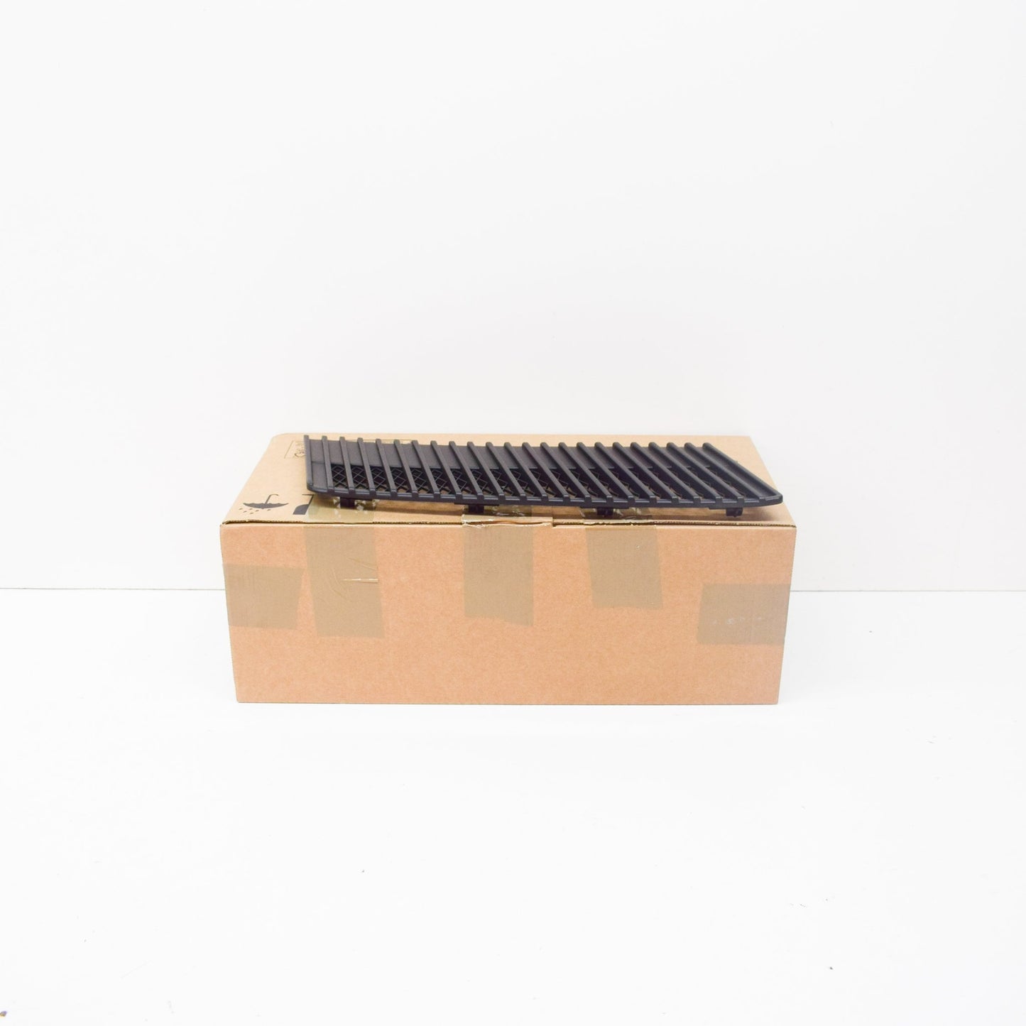 new bmw e28 sedan hood grille vent grille right 1874518 51131874518 original