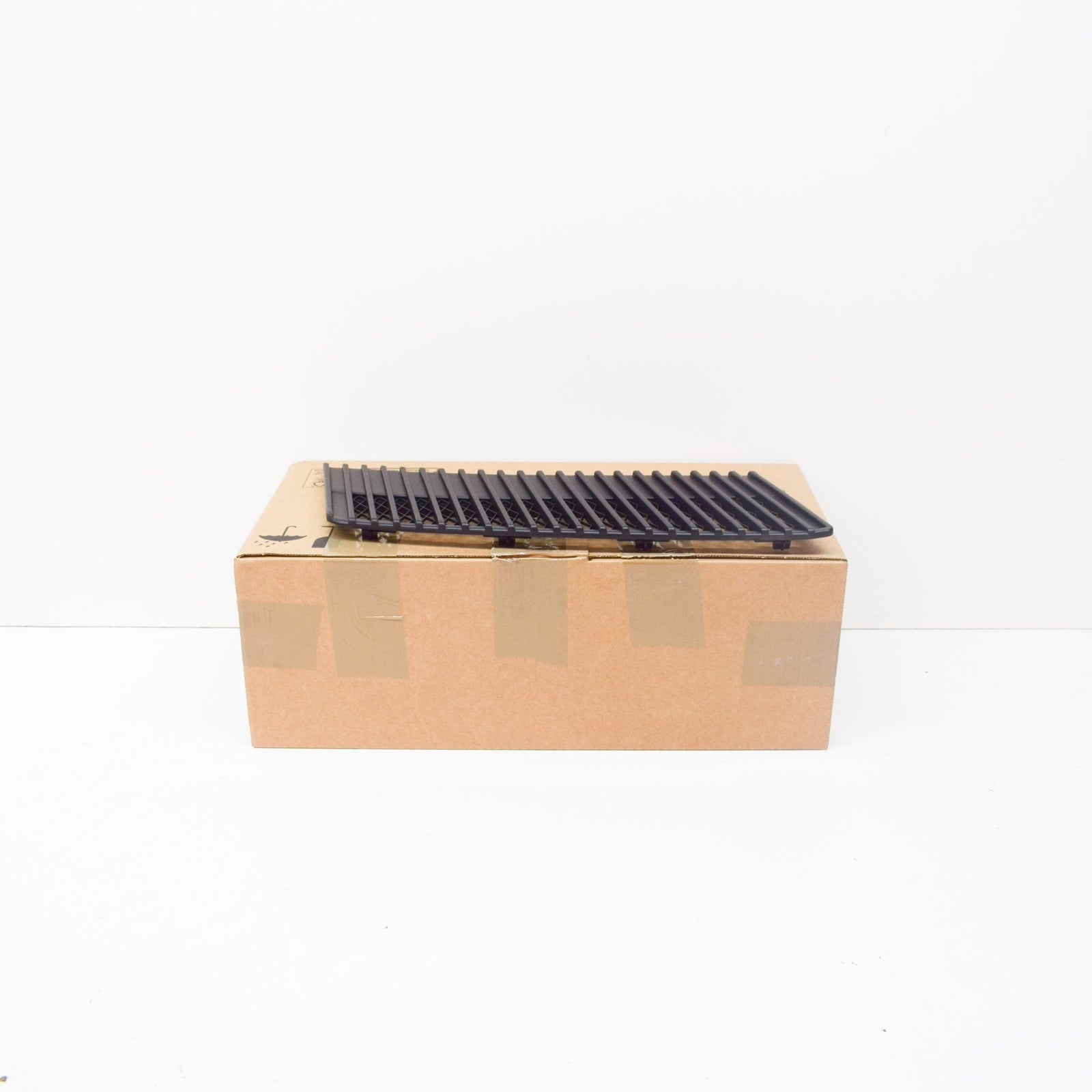 new bmw e28 sedan hood grille vent grille right 1874518 51131874518 original