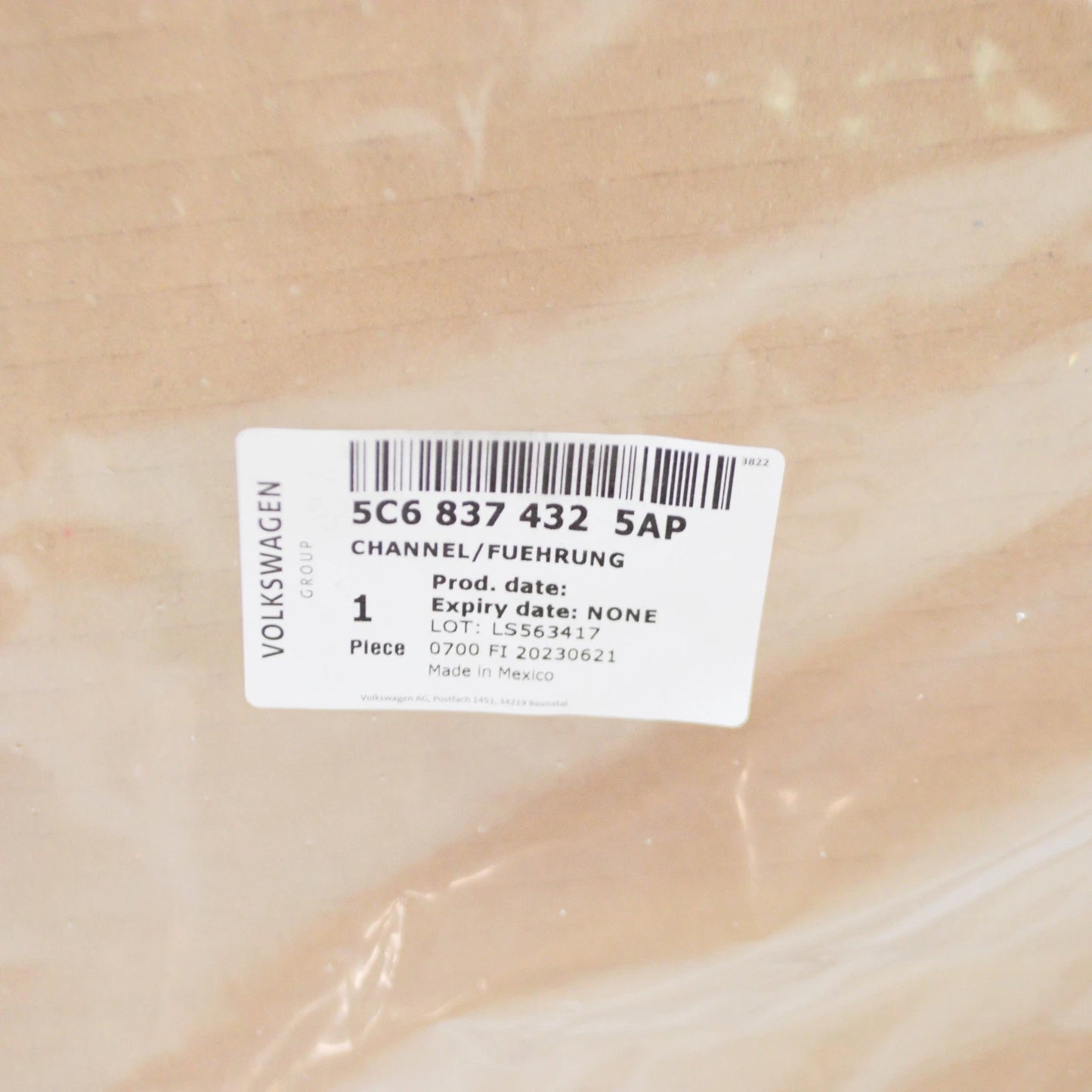 NEW VOLKSWAGEN JETTA A6 FRONT RIGHT WINDOW GUIDE 5C68374325AP ORIGINAL