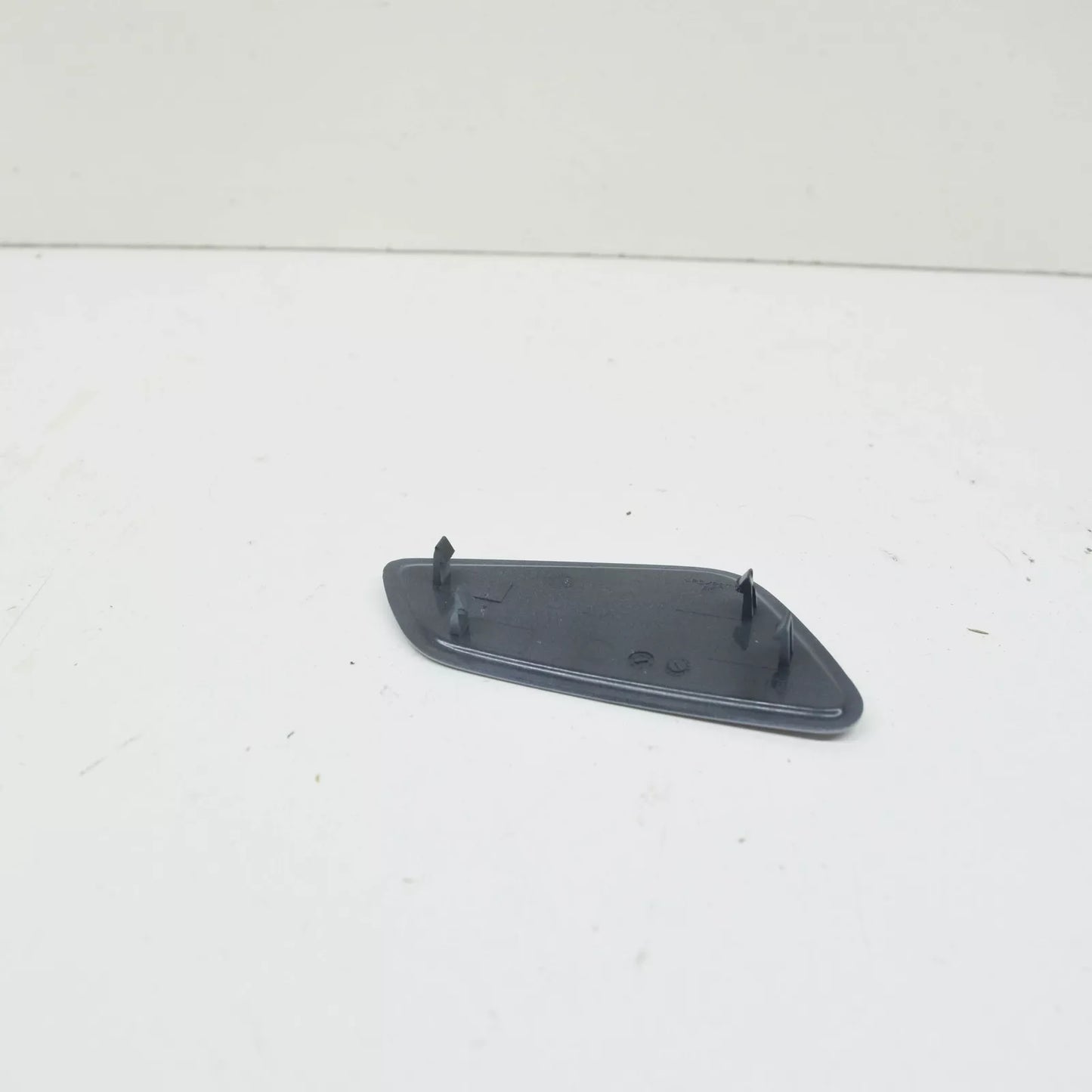 NEW AUDI A1 8X LEFT SIDE HEADLAMP WASHER COVER CAP 8X0807753GRU ORIGINAL
