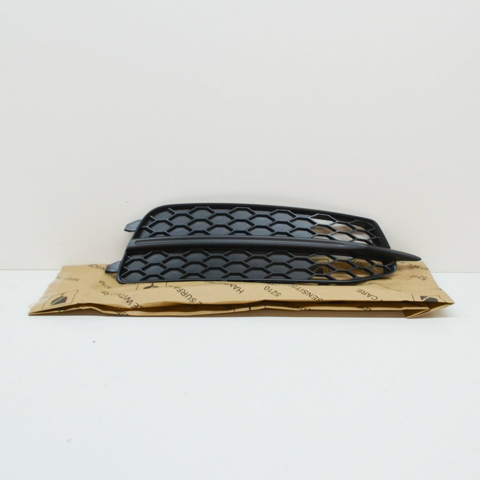 Genuine Audi A6 C7 Right Fog Light Surround Grille 4G0807682D9B9 2011 S-Line