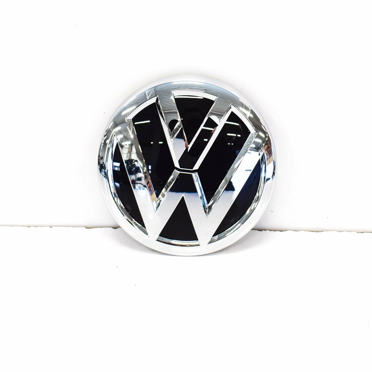 NEW VOLKSWAGEN JETTA A6 5C6 EMBLEM - FRONT BADGE CHROME 3G0853601BDPJ ORIGINAL