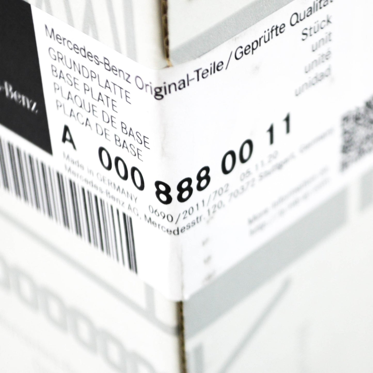 NEW MERCEDES BENZ CLS C218 DITRONIC BASE PLATE LOGO BADGE A0008880011 ORIGINAL