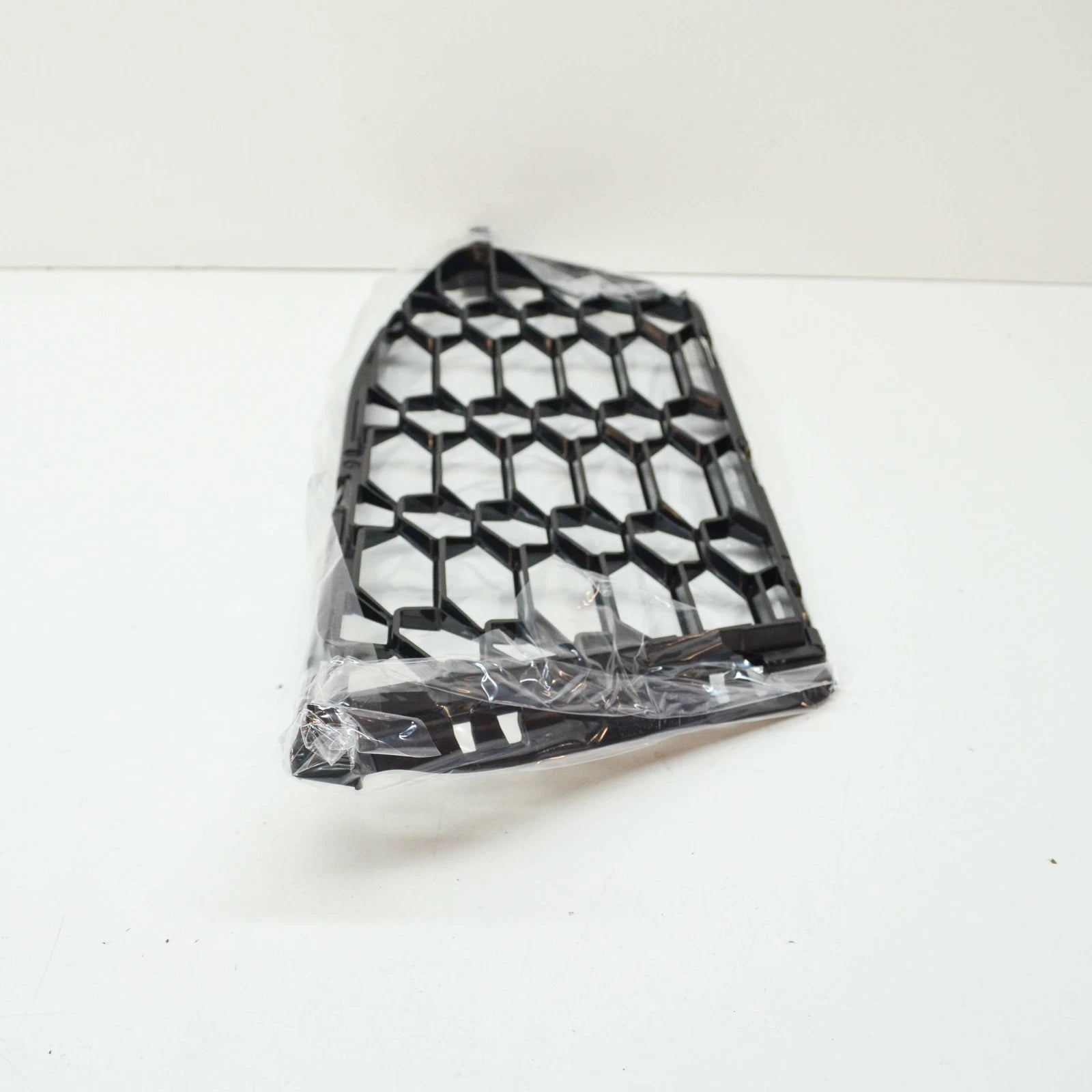 NEW BMW M4 COUPE G82 FRONT LEFT BUMPER GRILLE 51118069439 ORIGINAL