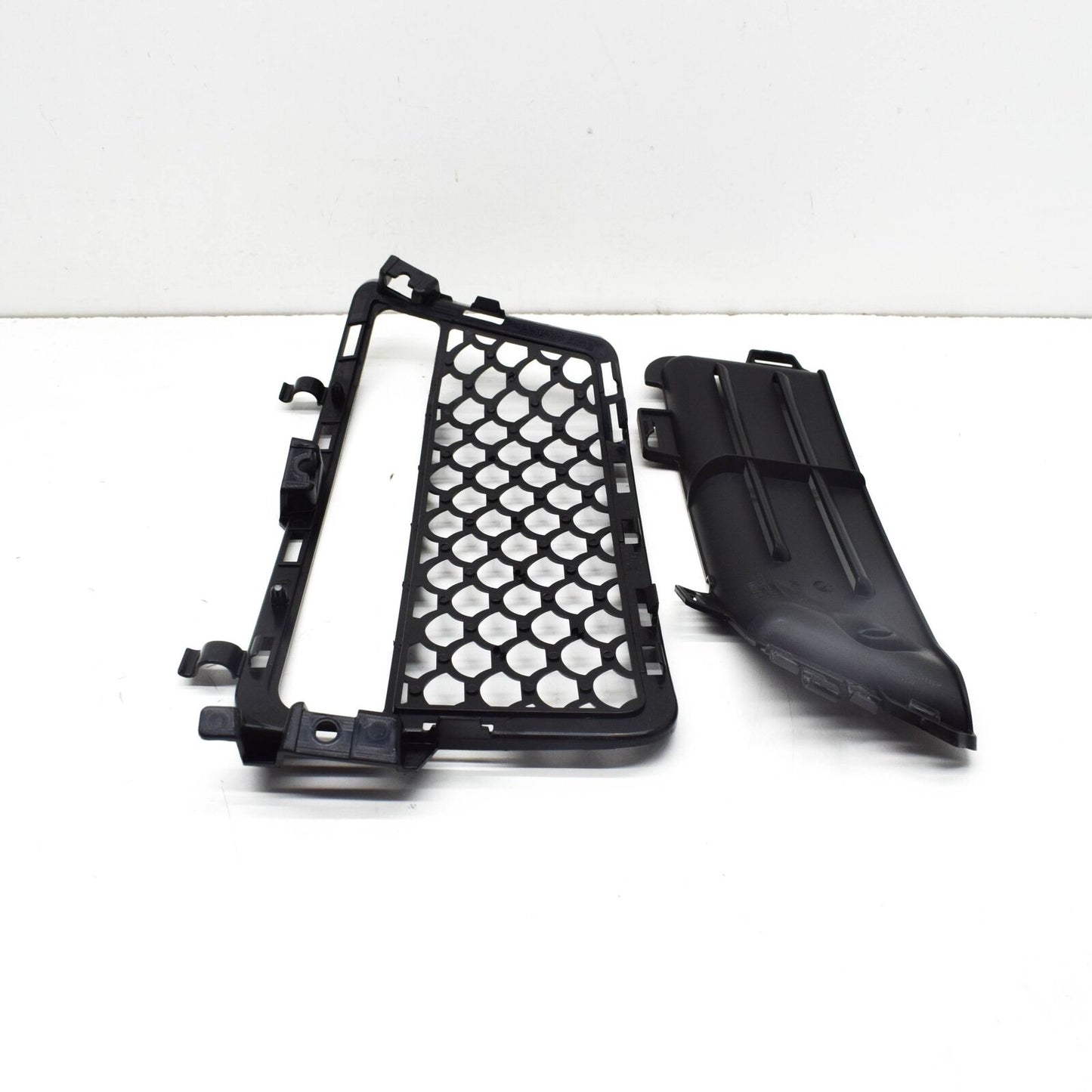 NEW MB E W212 AMG FRONT BUMPER LEFT GRILLE A2128850553 ORIGINAL