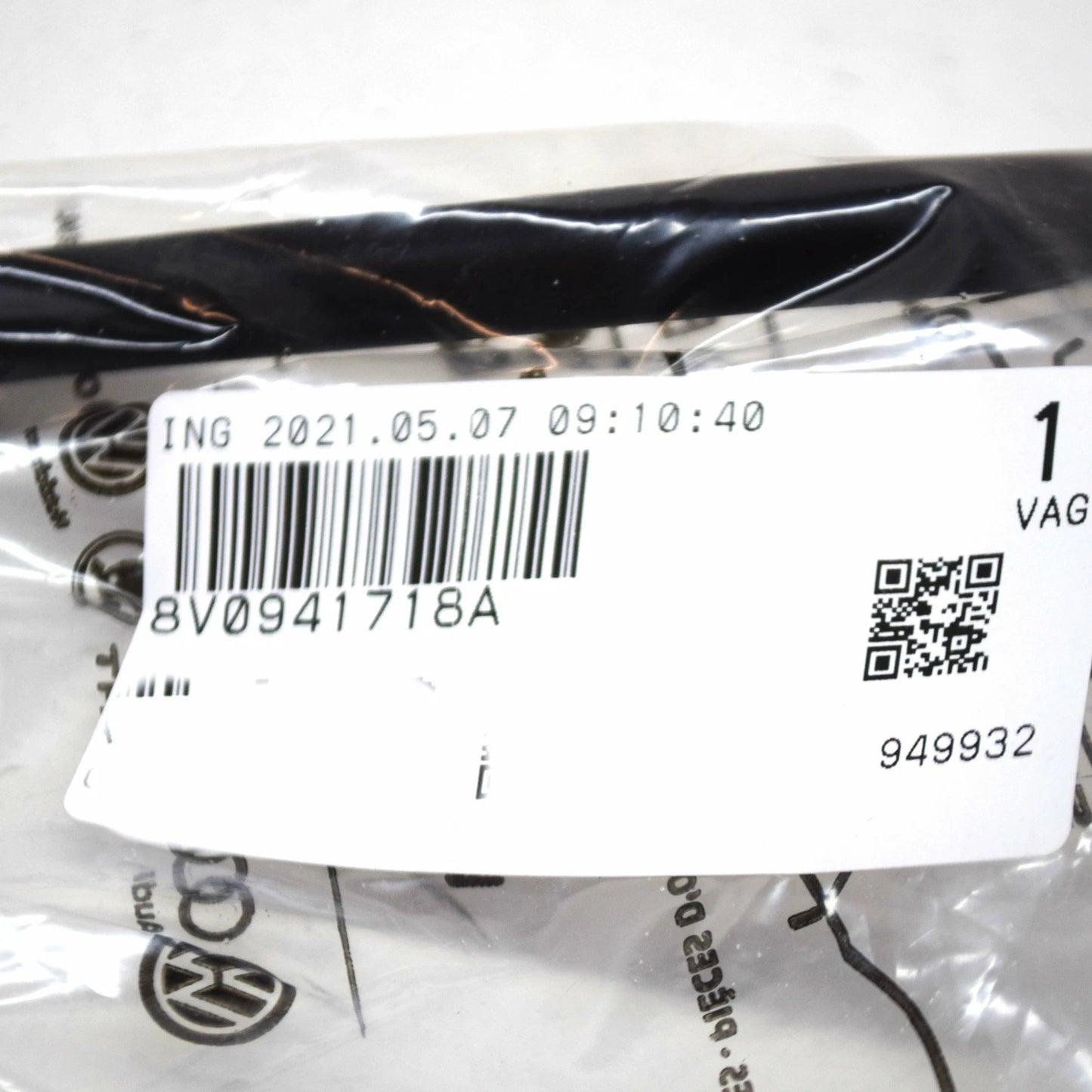 NEW AUDI A3 CABRIO 8V FRONT RIGHT HEADLIGHT HOUSING VENT TUBE 8V0941718A