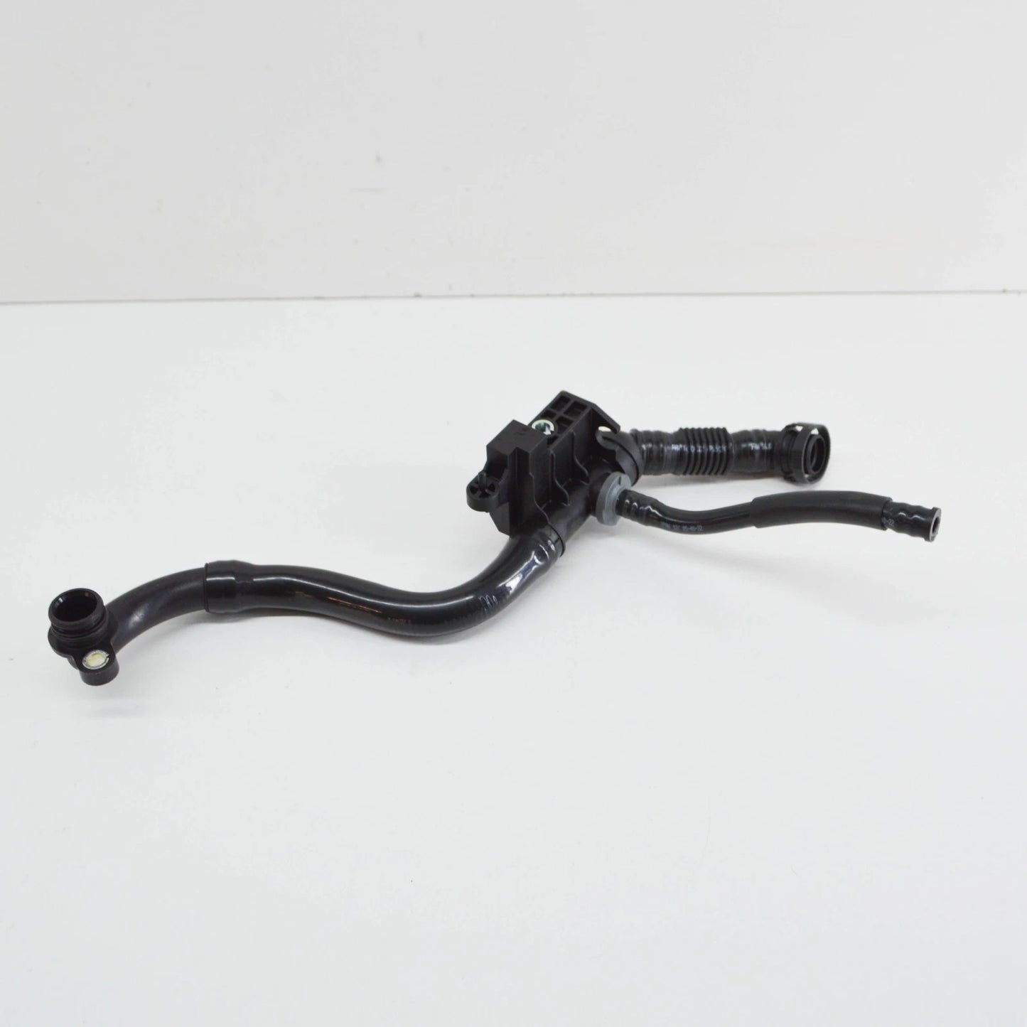 NEW AUDI A1 8X BREATHER VENT HOSE 03C103474AD ORIGINAL