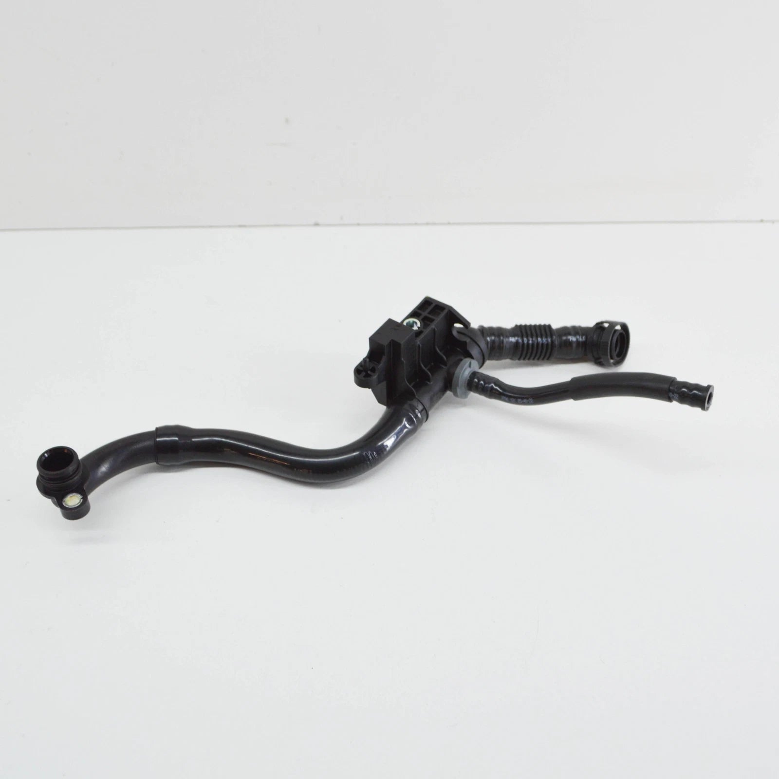 NEW AUDI A1 8X BREATHER VENT HOSE 03C103474AD ORIGINAL