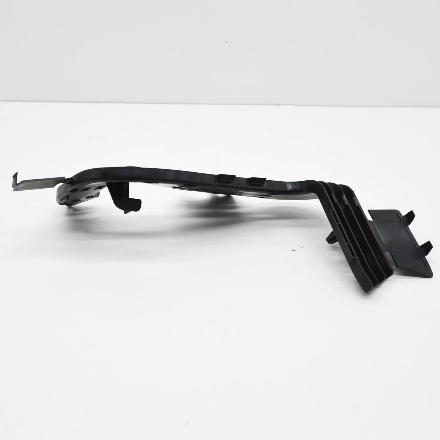 NEW BMW M5 F90 RIGHT CABLE HARNESS HOLDER 61139325414 ORIGINAL