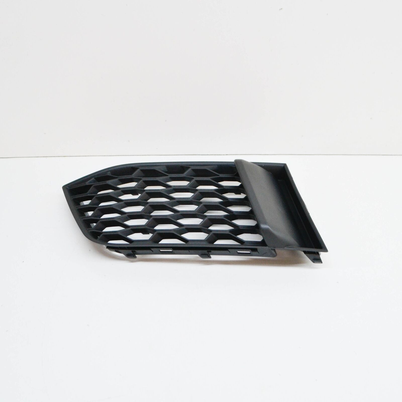 NEW AUDI TT FV MK3 FRONT BUMPER RIGHT AIR GUIDE GRILLE 8S0807682H9B9 ORIGINAL