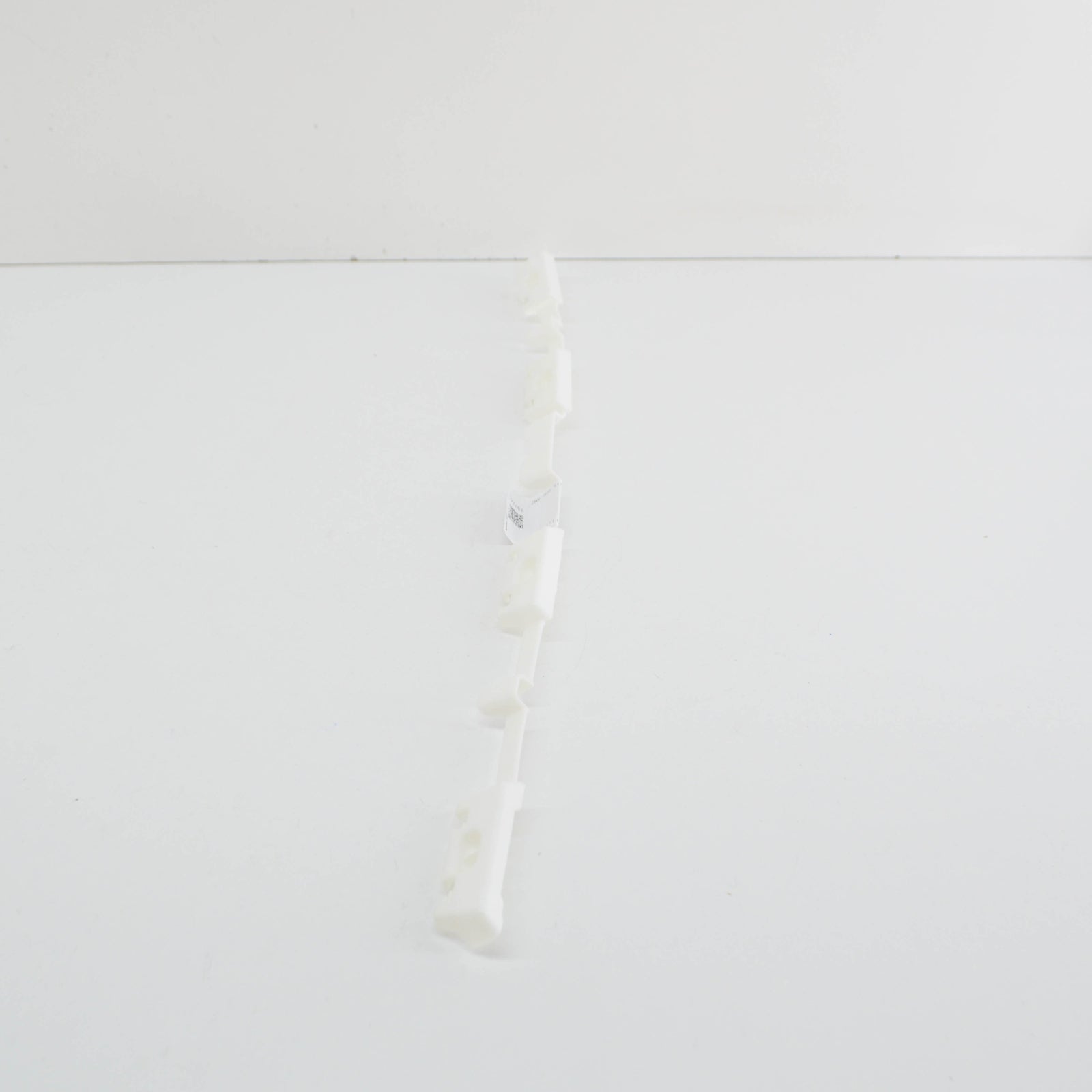 NEW MERCEDES-BENZ C W204 LEFT ROCKER MOULDING MOUNT BRACKET A2046980162 ORIGINAL