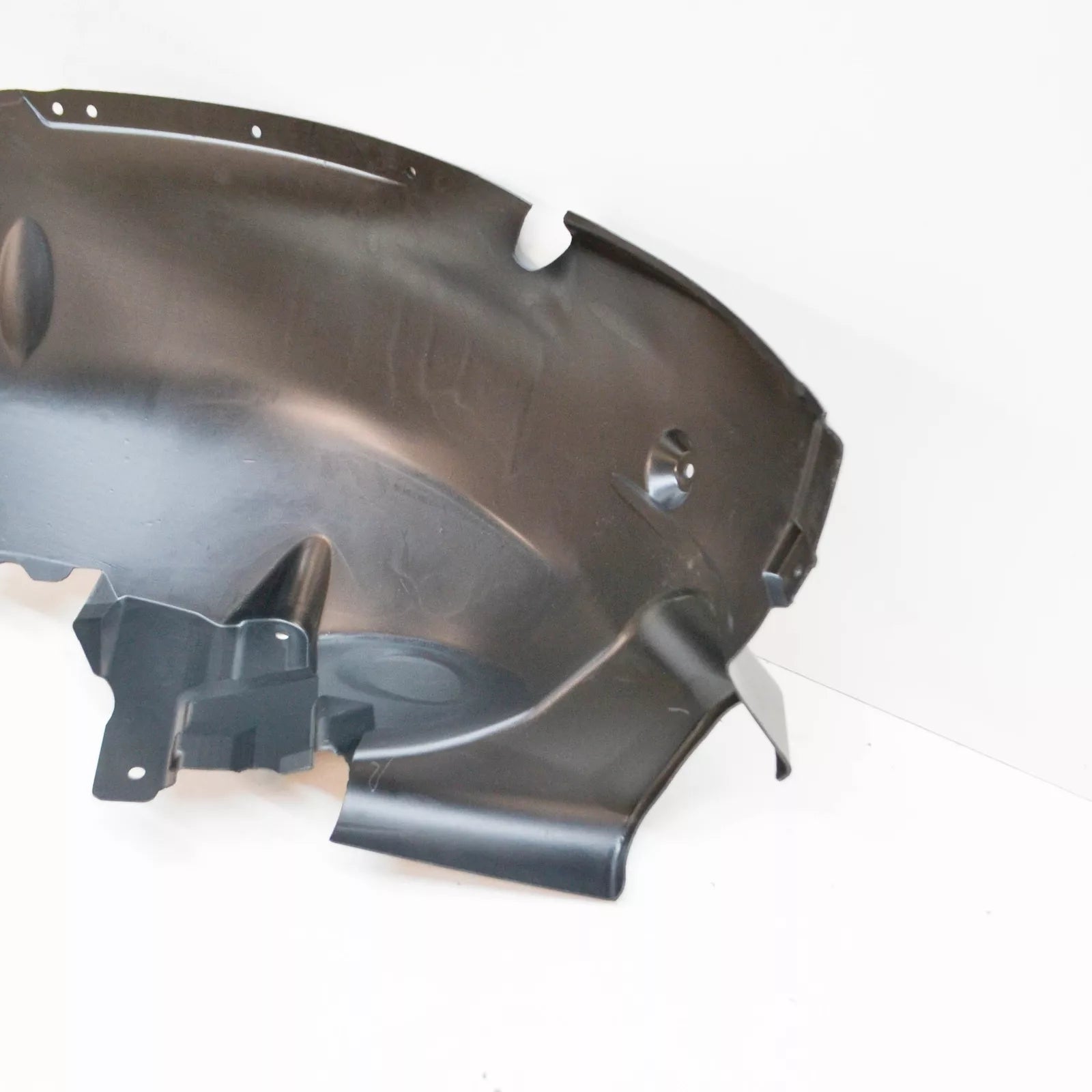 NEW MERCEDES-BENZ C-CLASS C204 FRONT LEFT ARCH LINER FRONT PART A2046900930