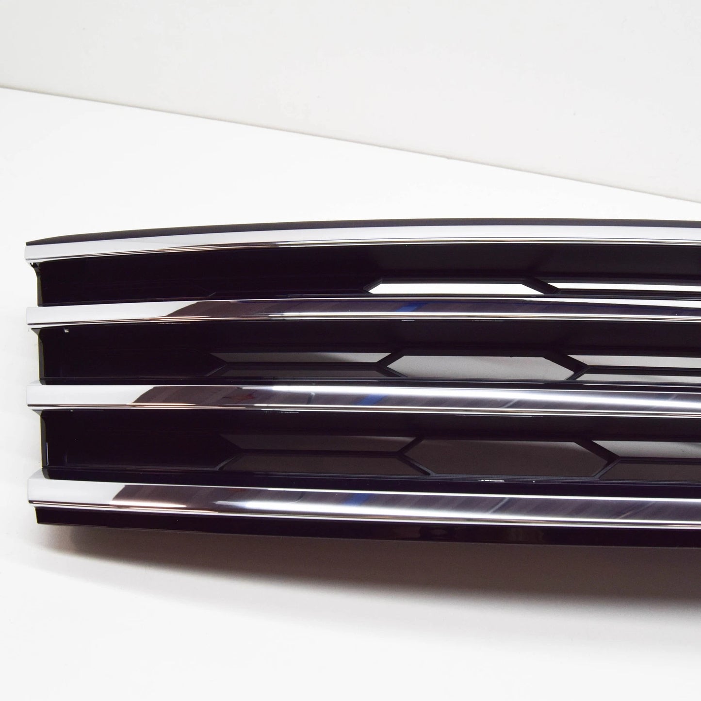 NEW VOLKSWAGEN TOUAREG 7P FRONT RADIATOR GRILLE 7P6853651JZLL ORIGINAL