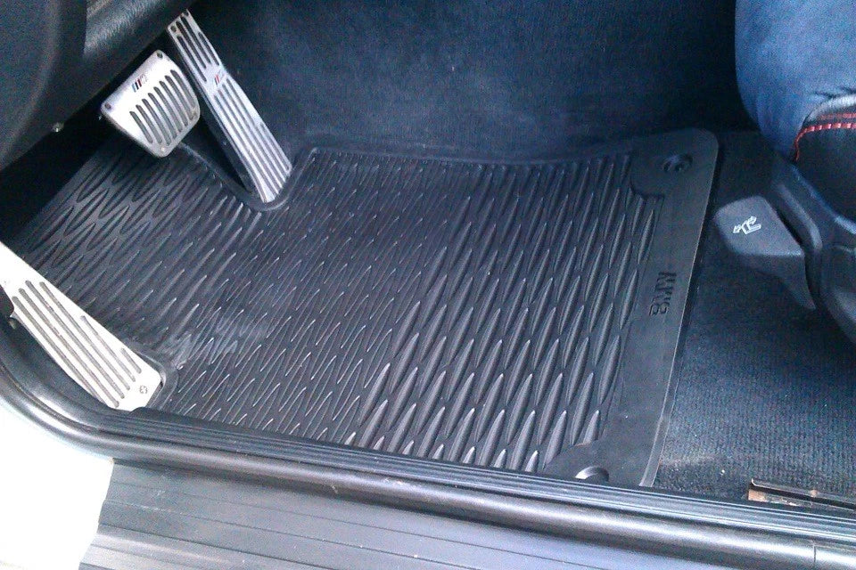 NEW BMW 3 SERIES E46 RUBBER MATS FLOOR MATS CAR MATS SET 82559408540