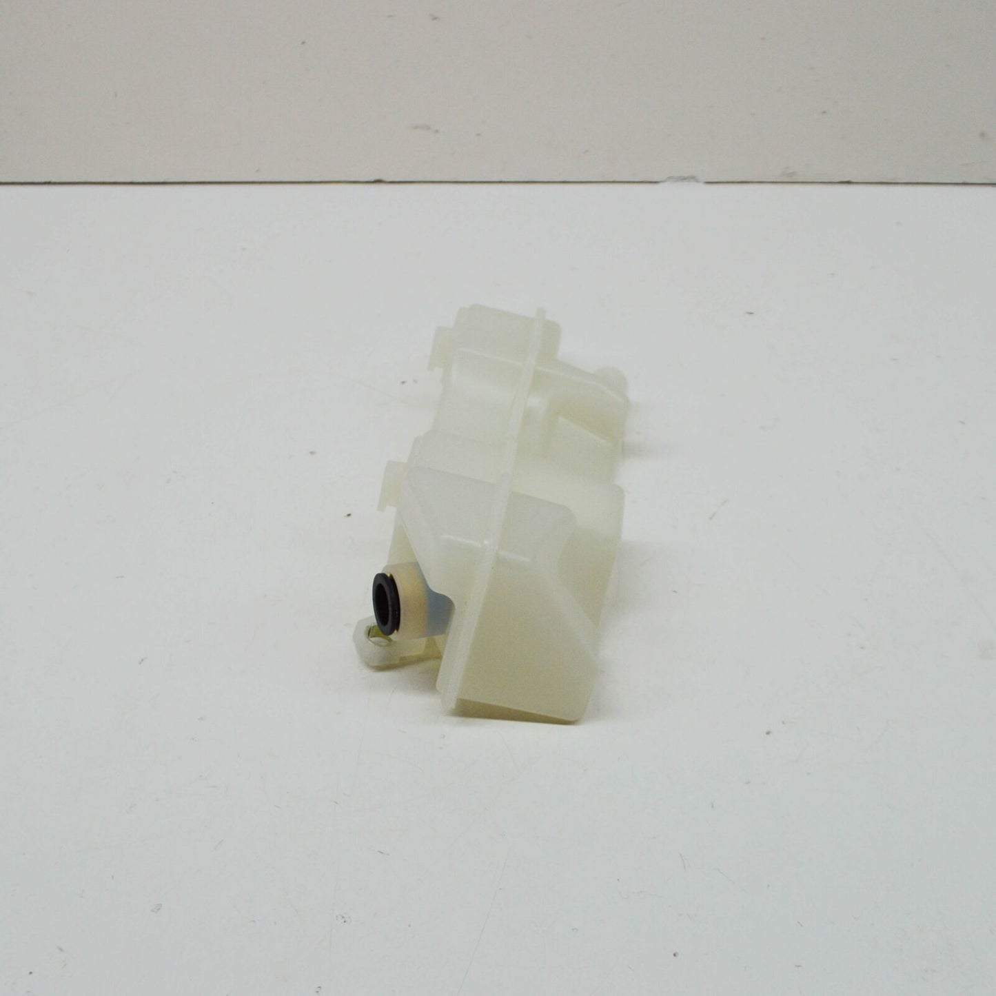 NEW MERCEDES-BENZ C W205 AMG RIGHT LOWER EXPANSION TANK A1772000385 ORIGINAL
