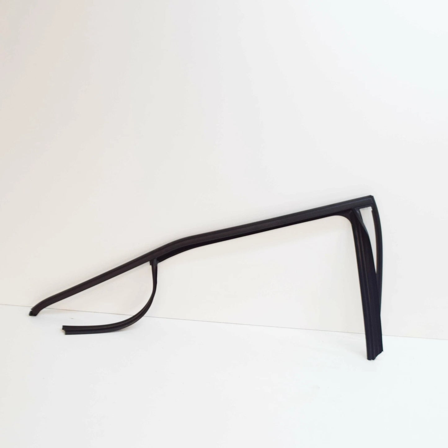 NEW MERCEDES-BENZ E-CLASS W212 REAR RIGHT WINDOW GUIDE A2127351825