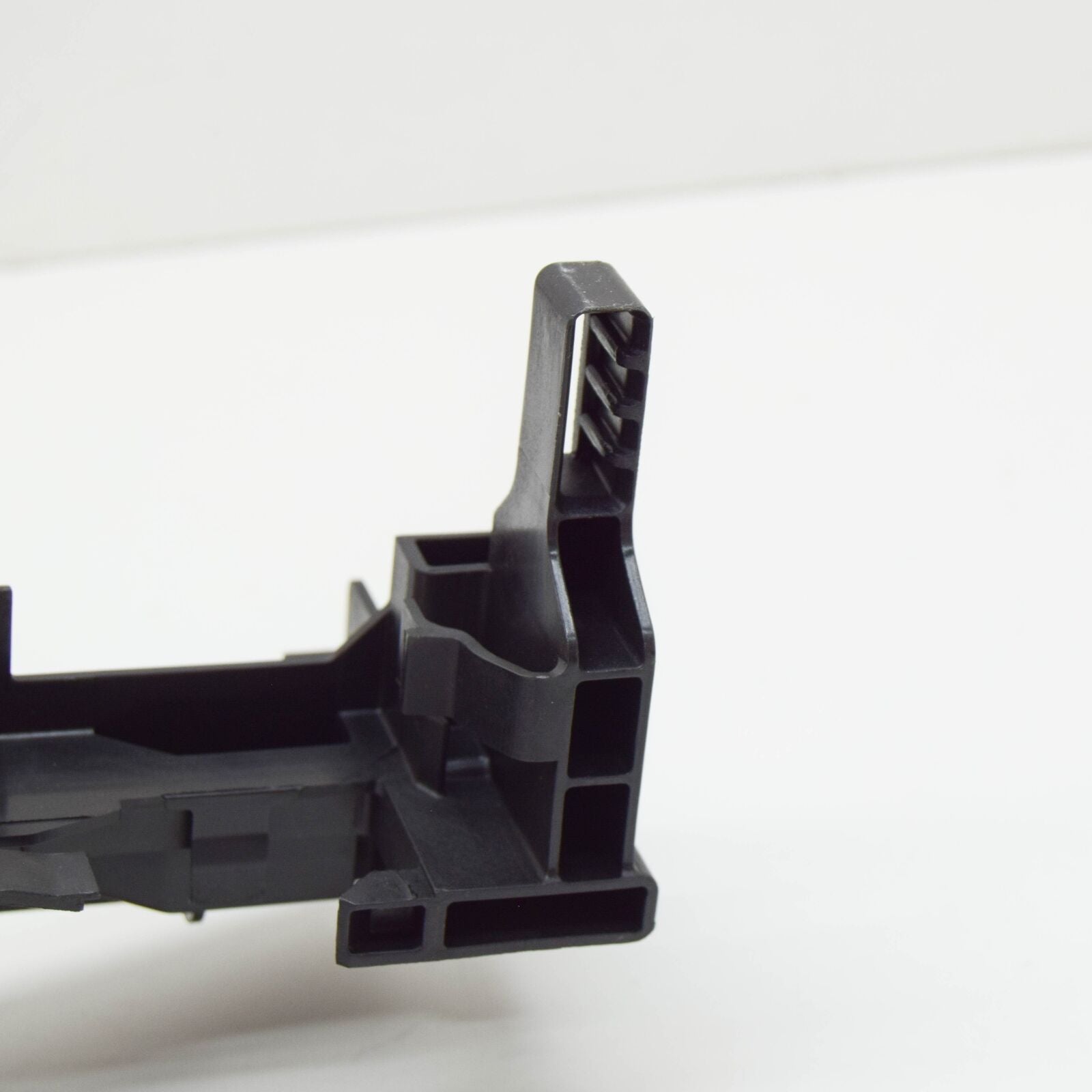 NEW MERCEDES-BENZ C-CLASS W205 RADIATOR LEFT BRACKET A099504211864 2015 ORIGINAL
