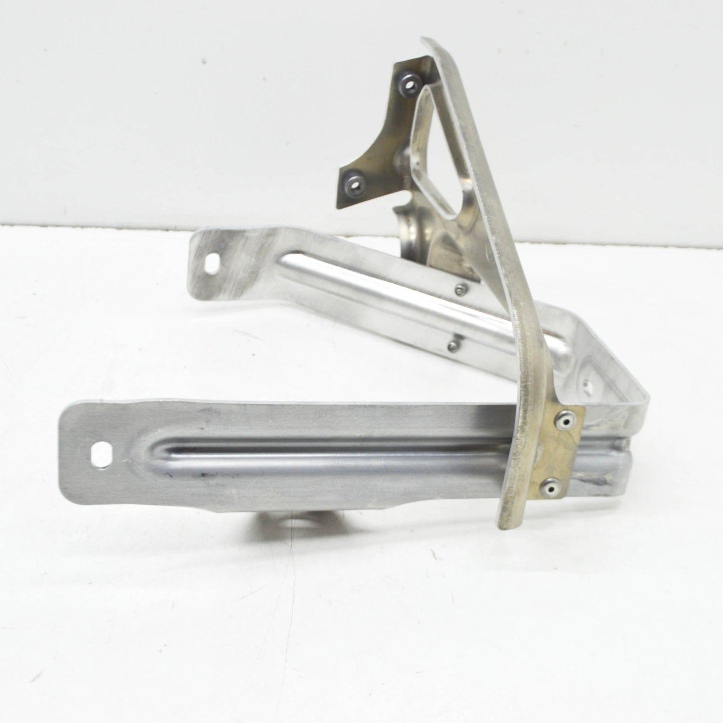 NEW BMW I8 I12 REAR LEFT QUARTER PANEL BRACKET 7431793 51437431793 ORIGINAL