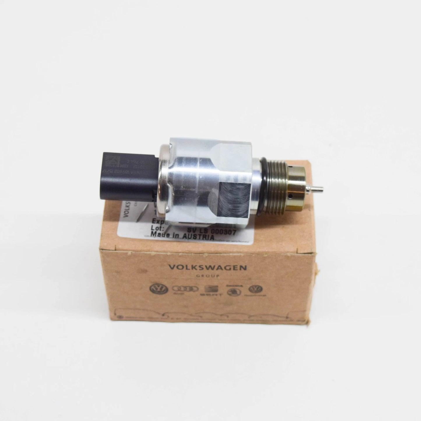 NEW VOLKSWAGEN PASSAT B7 FUEL RAIL PRESSURE SENSOR 03L130764C 1.6TDI ORIGINAL